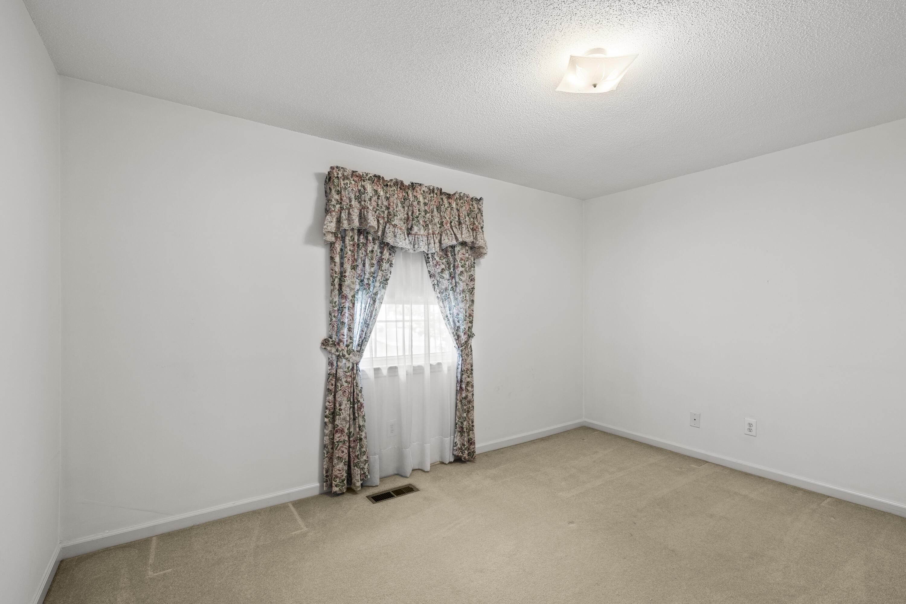 914 Valleywood Drive