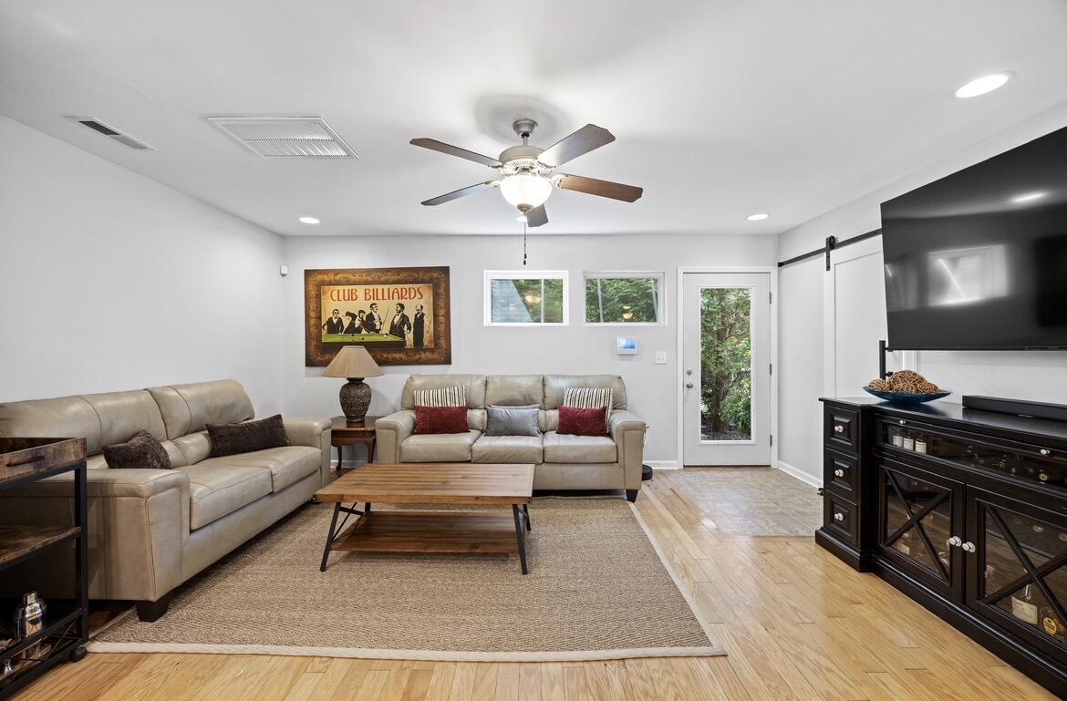 310 W 18th Street, 310