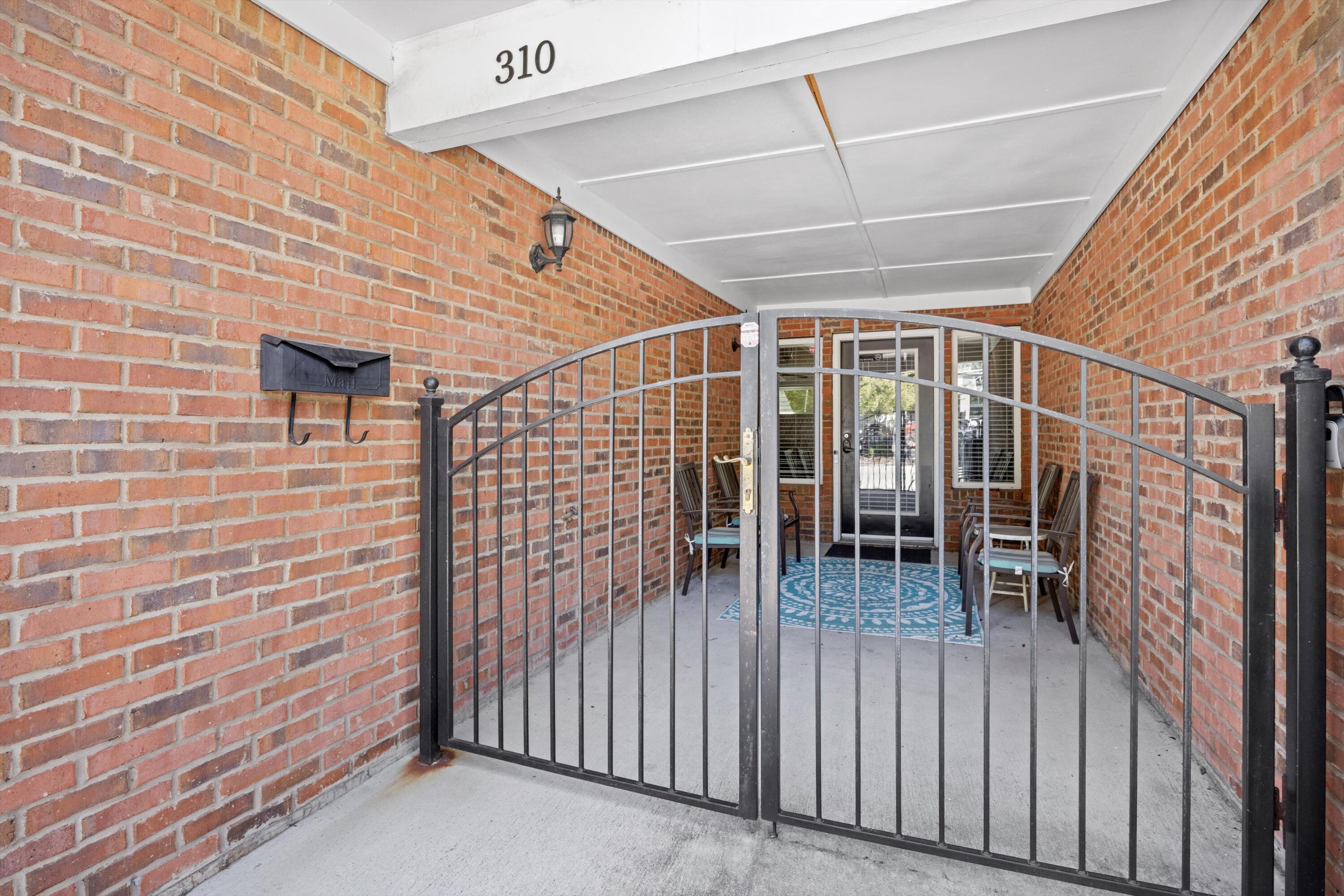 310 W 18th Street, 310