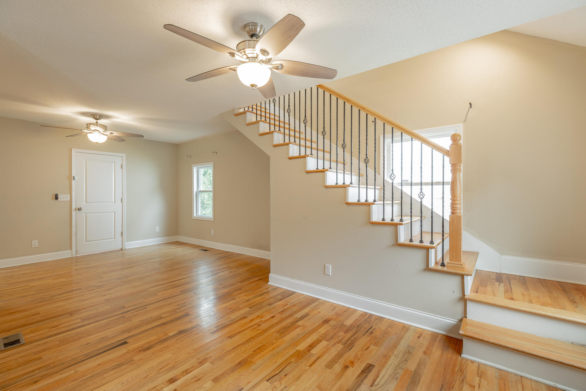 1712 John Ross Road