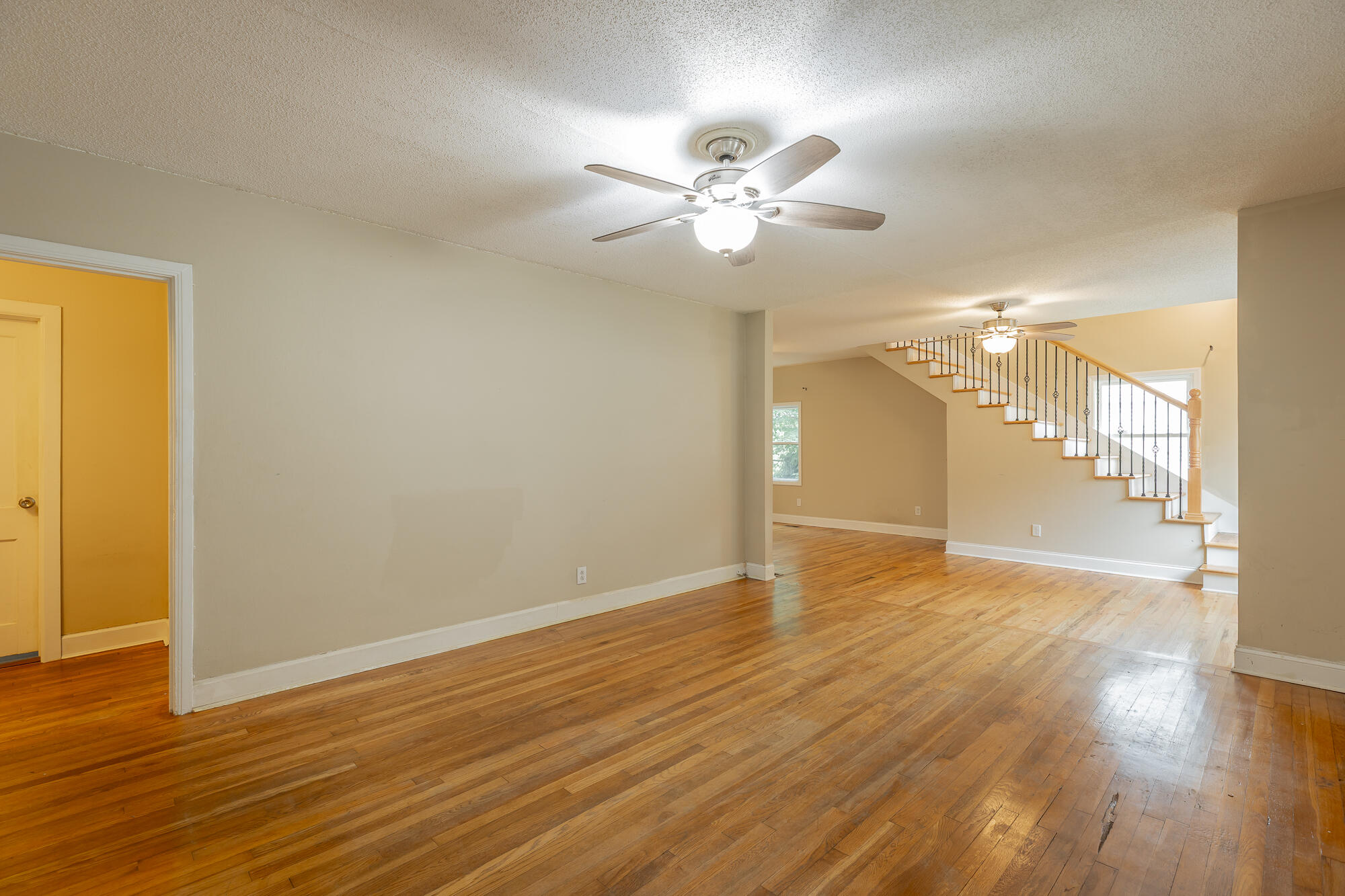 1712 John Ross Road