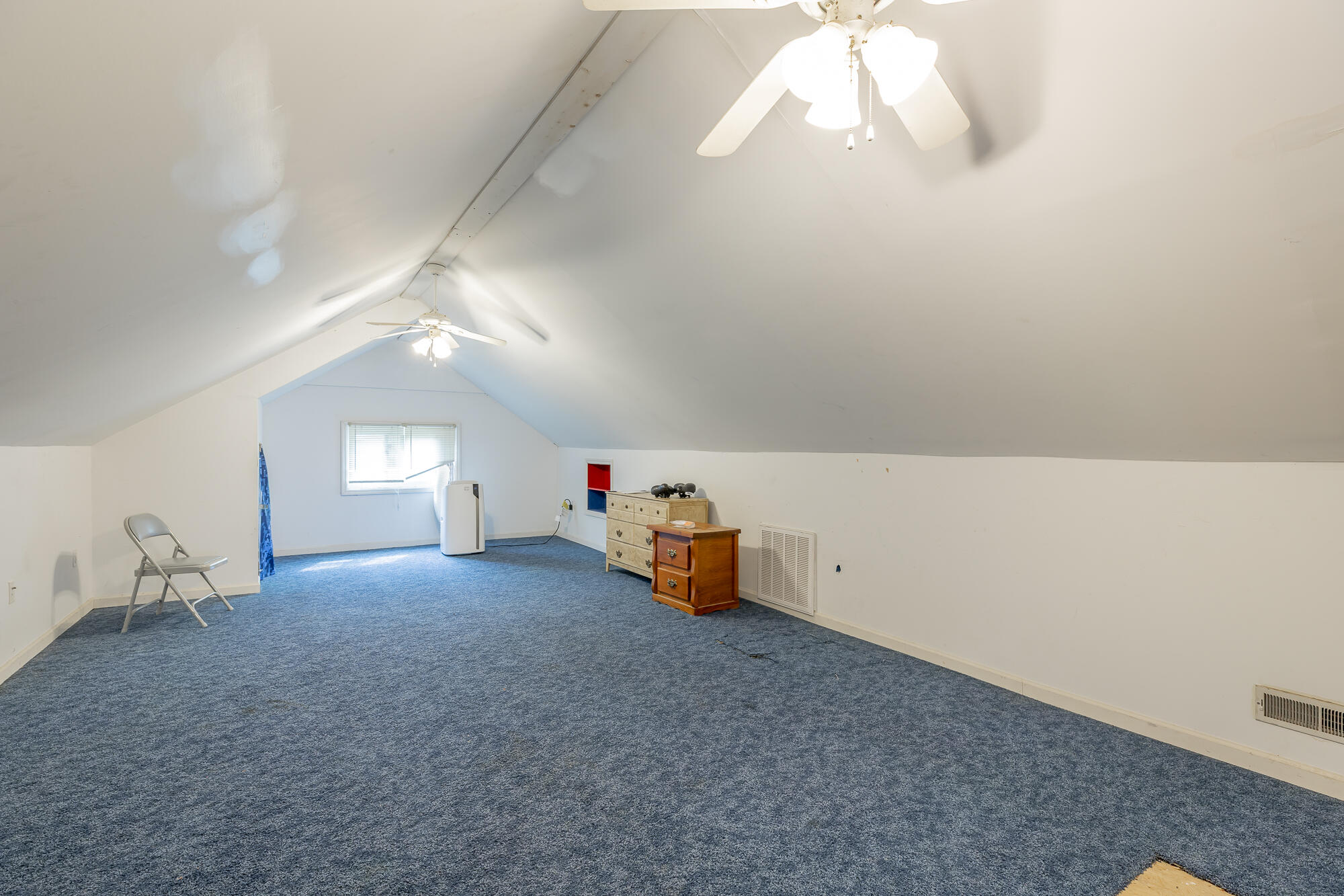 1712 John Ross Road