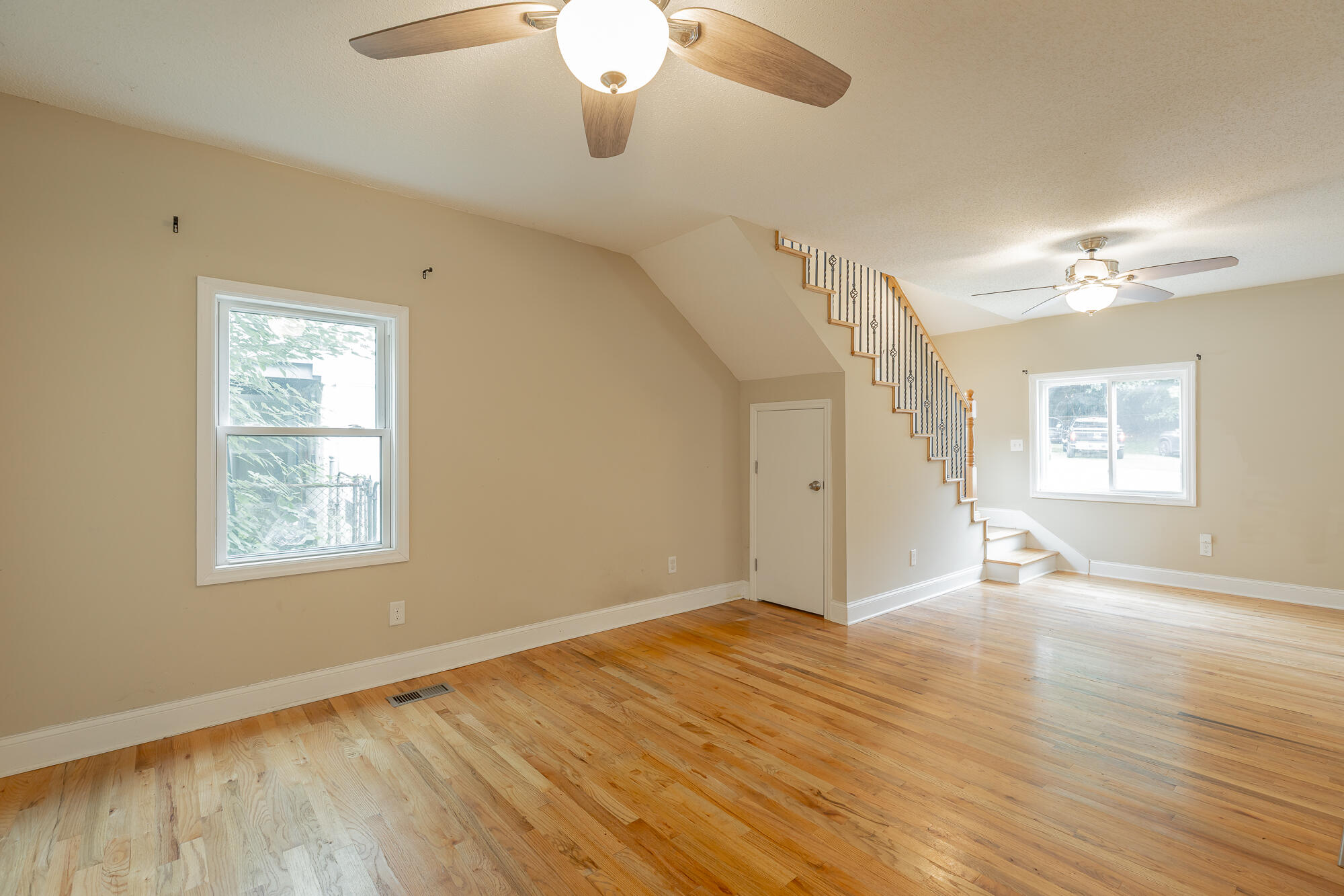 1712 John Ross Road