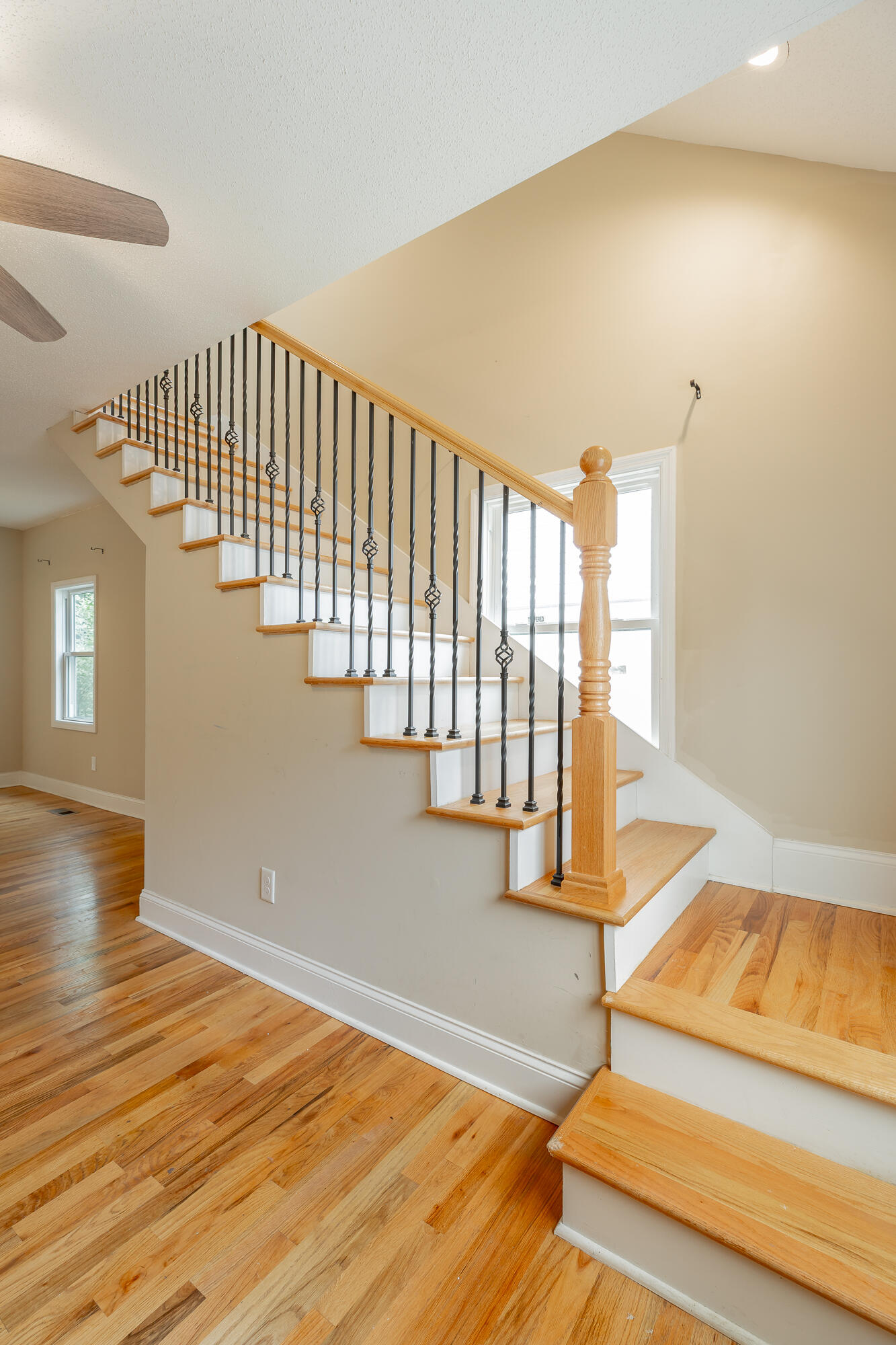 1712 John Ross Road