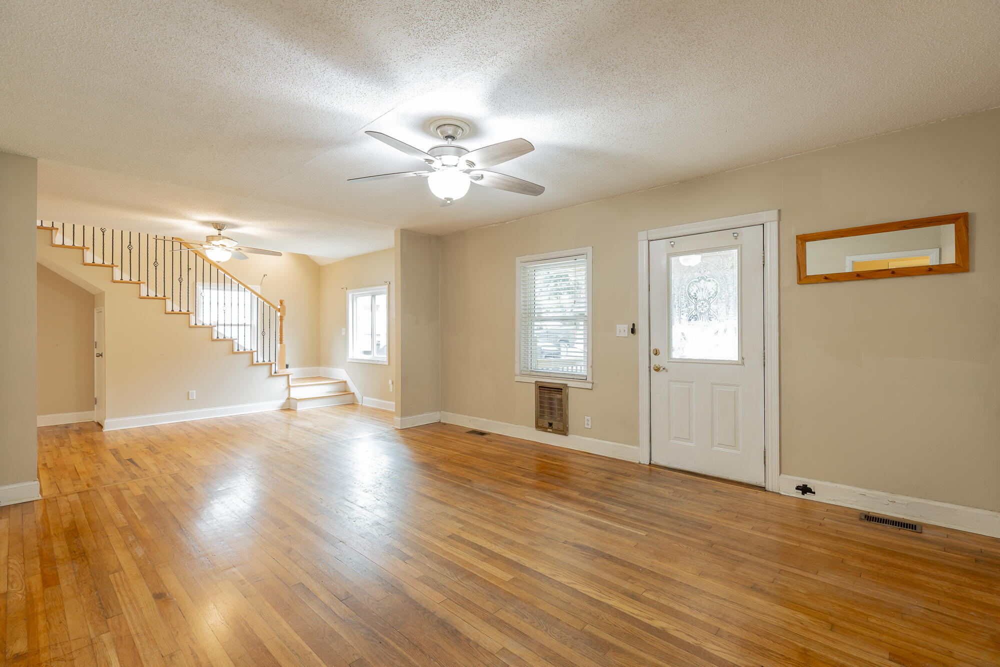1712 John Ross Road
