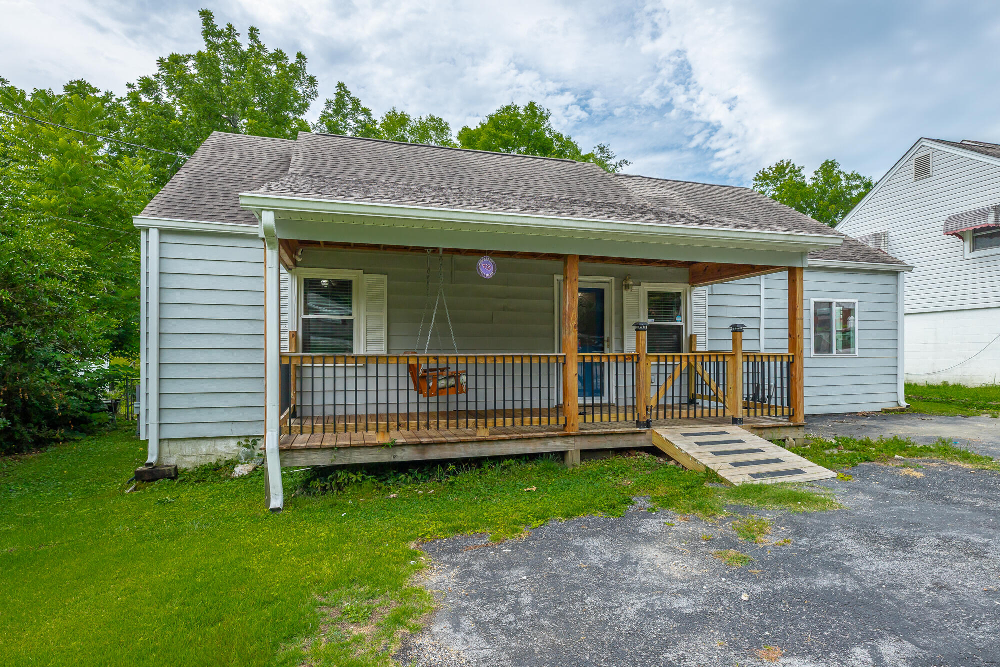 1712 John Ross Road