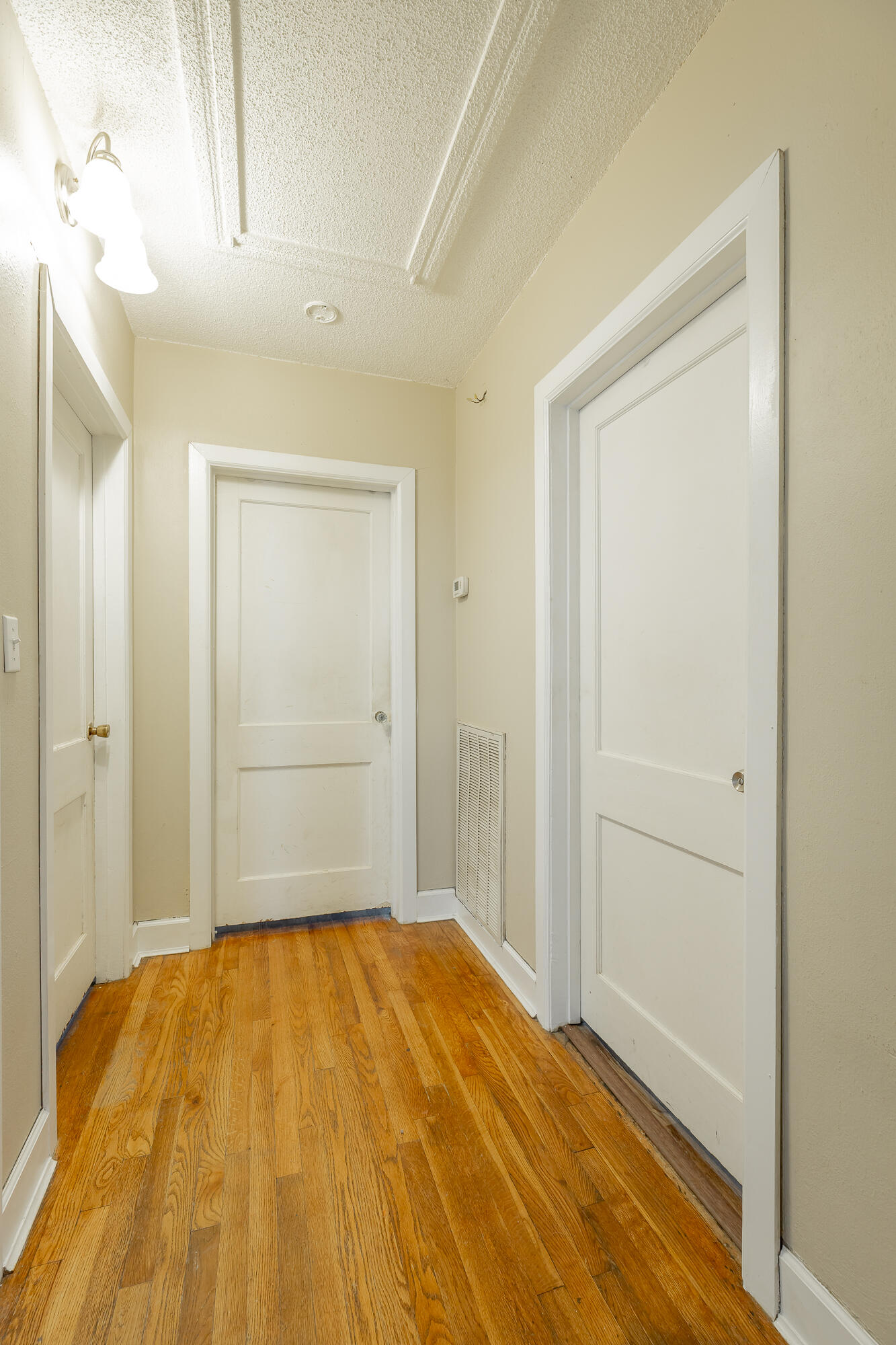 1712 John Ross Road