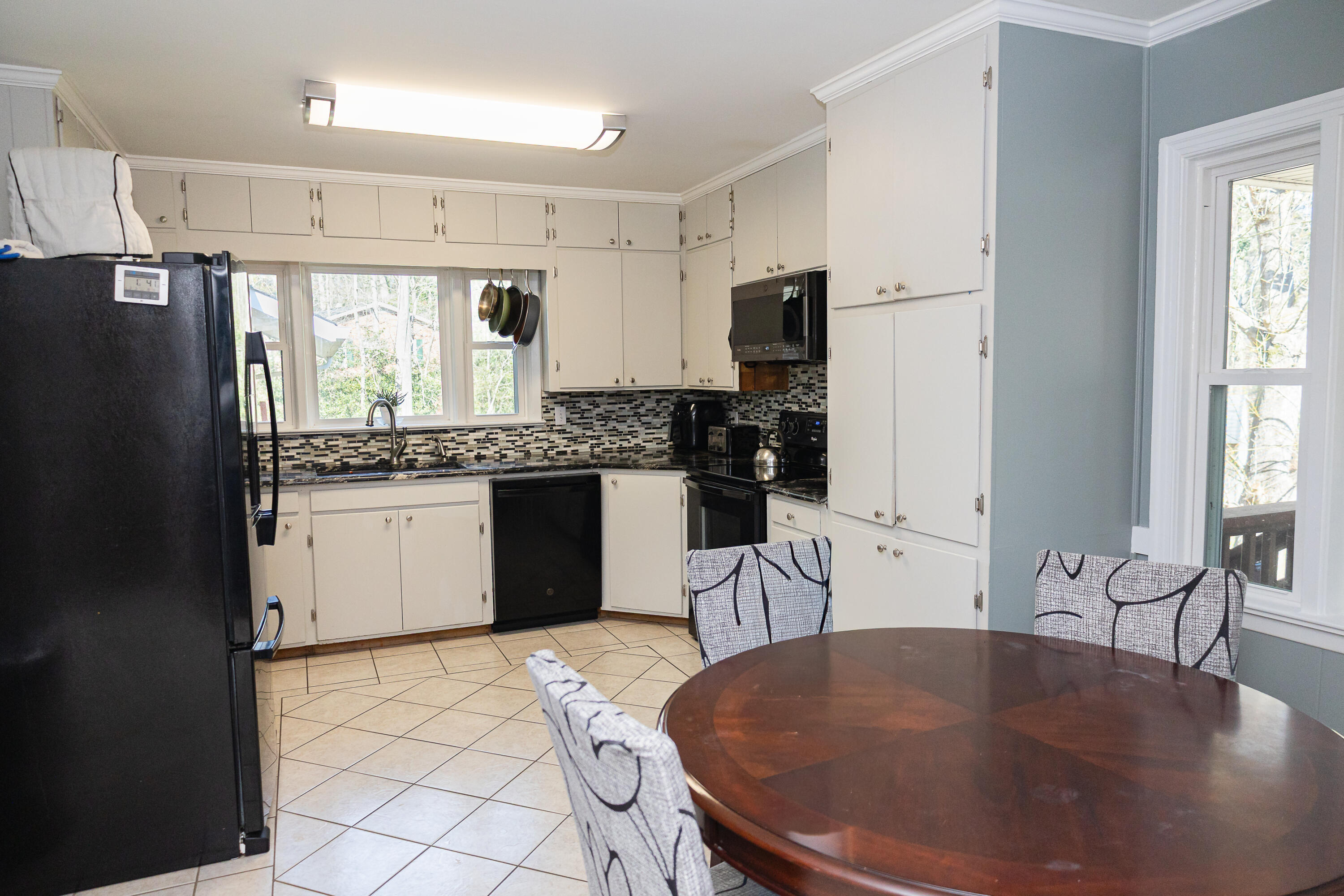 303 Oakland Drive, LaFayette