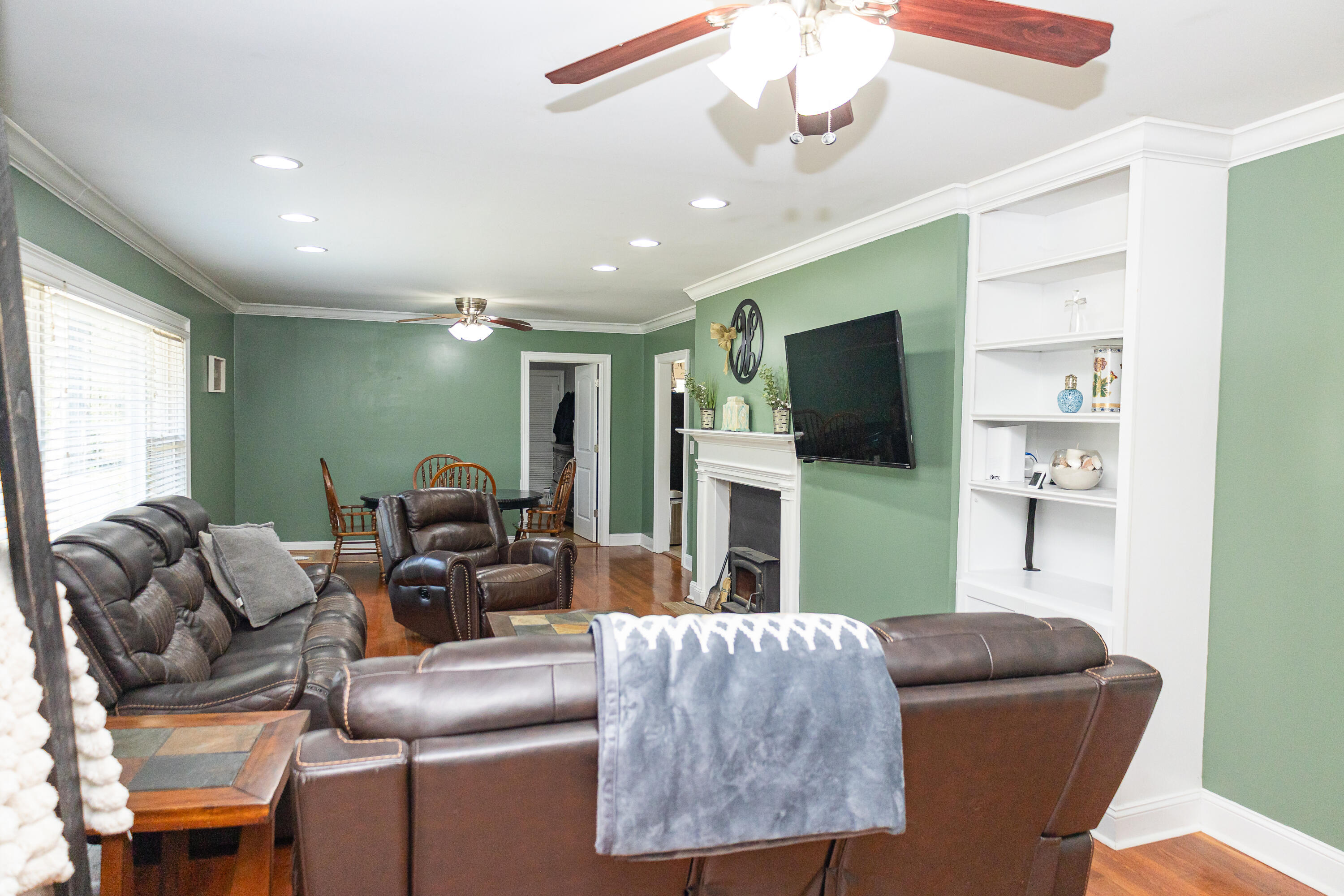 303 Oakland Drive, LaFayette