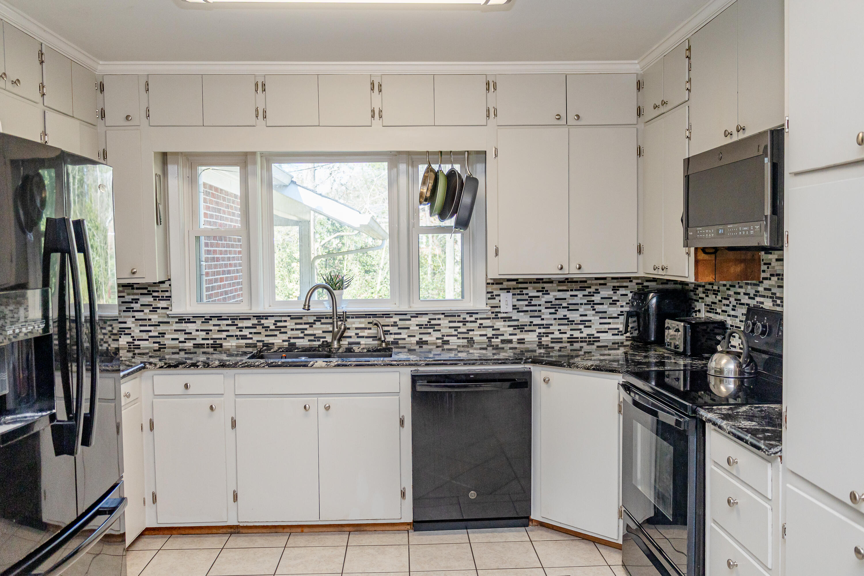 303 Oakland Drive, LaFayette