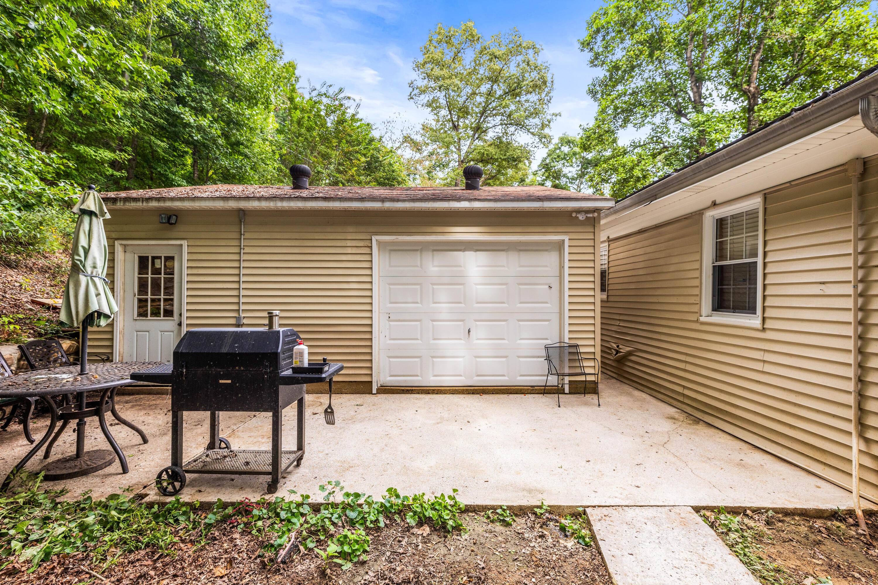 224 W Walden Circle