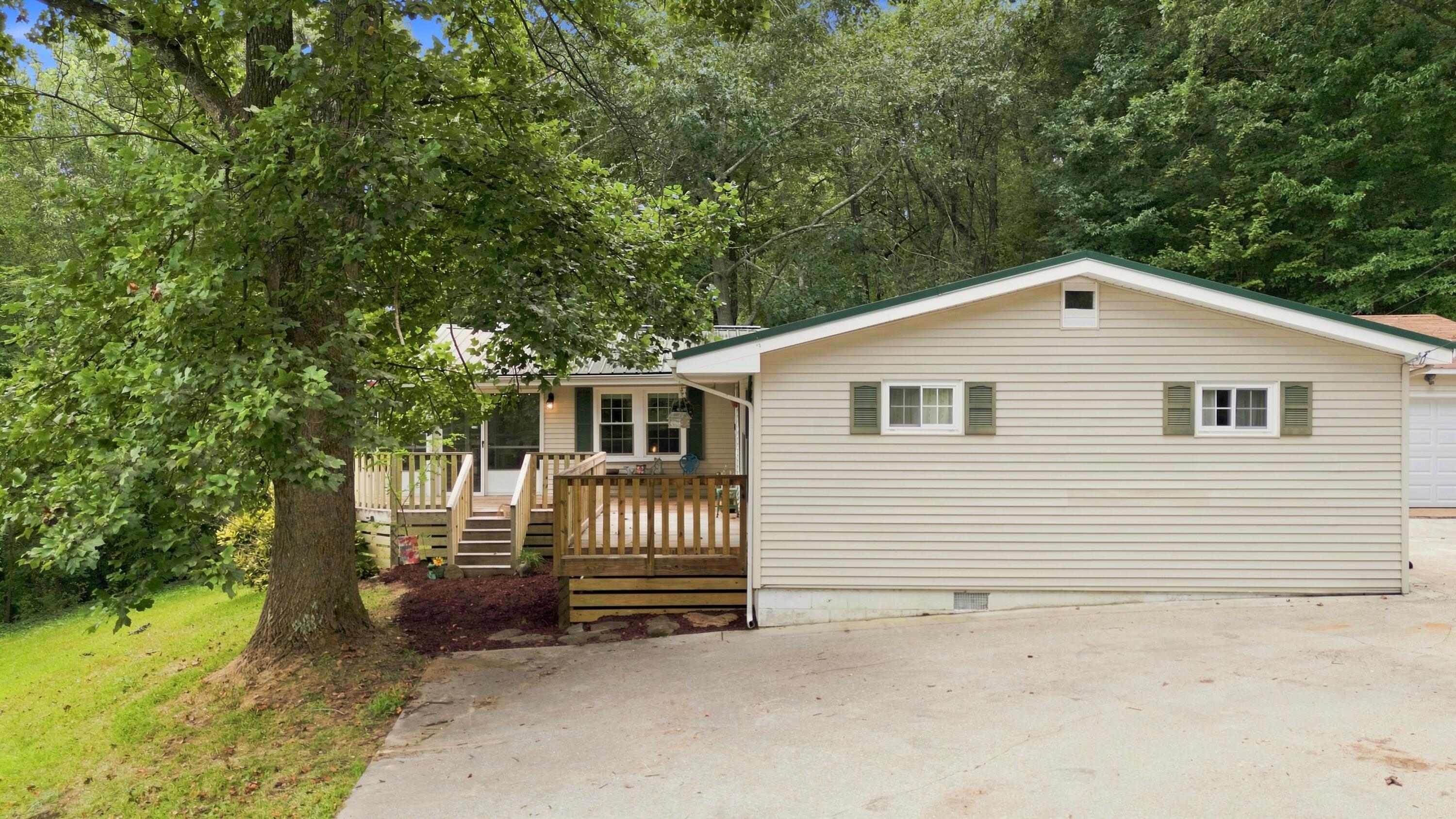 224 W Walden Circle