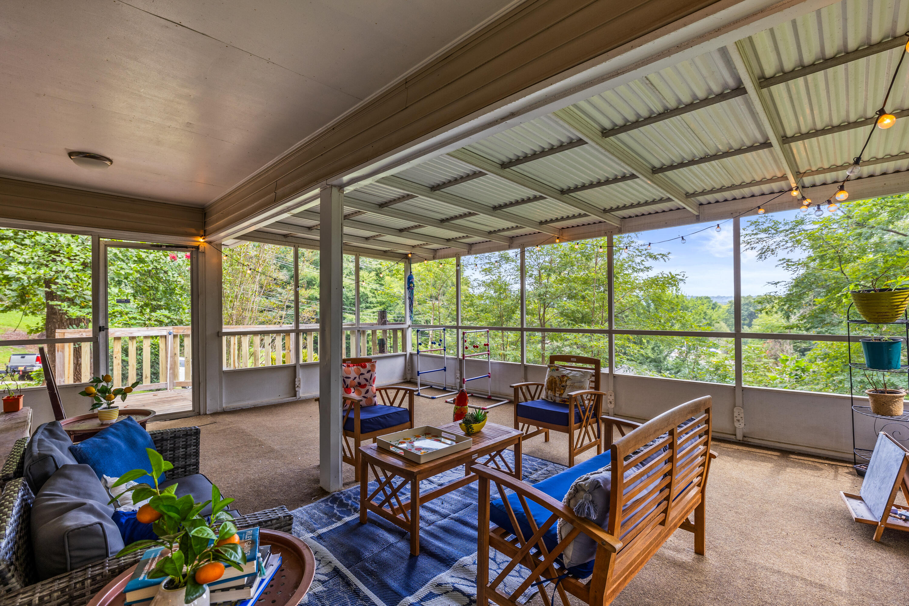 224 W Walden Circle