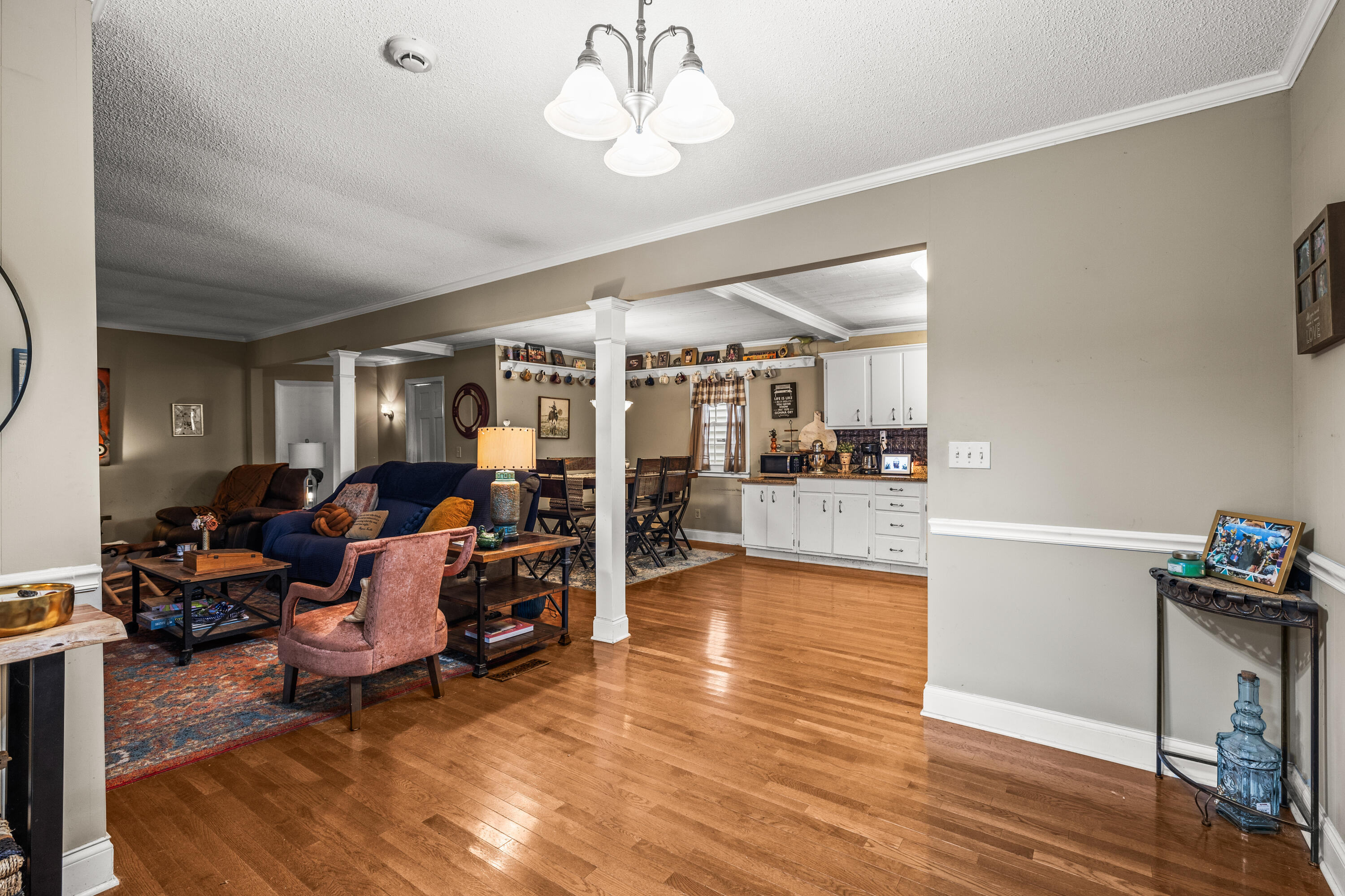 224 W Walden Circle