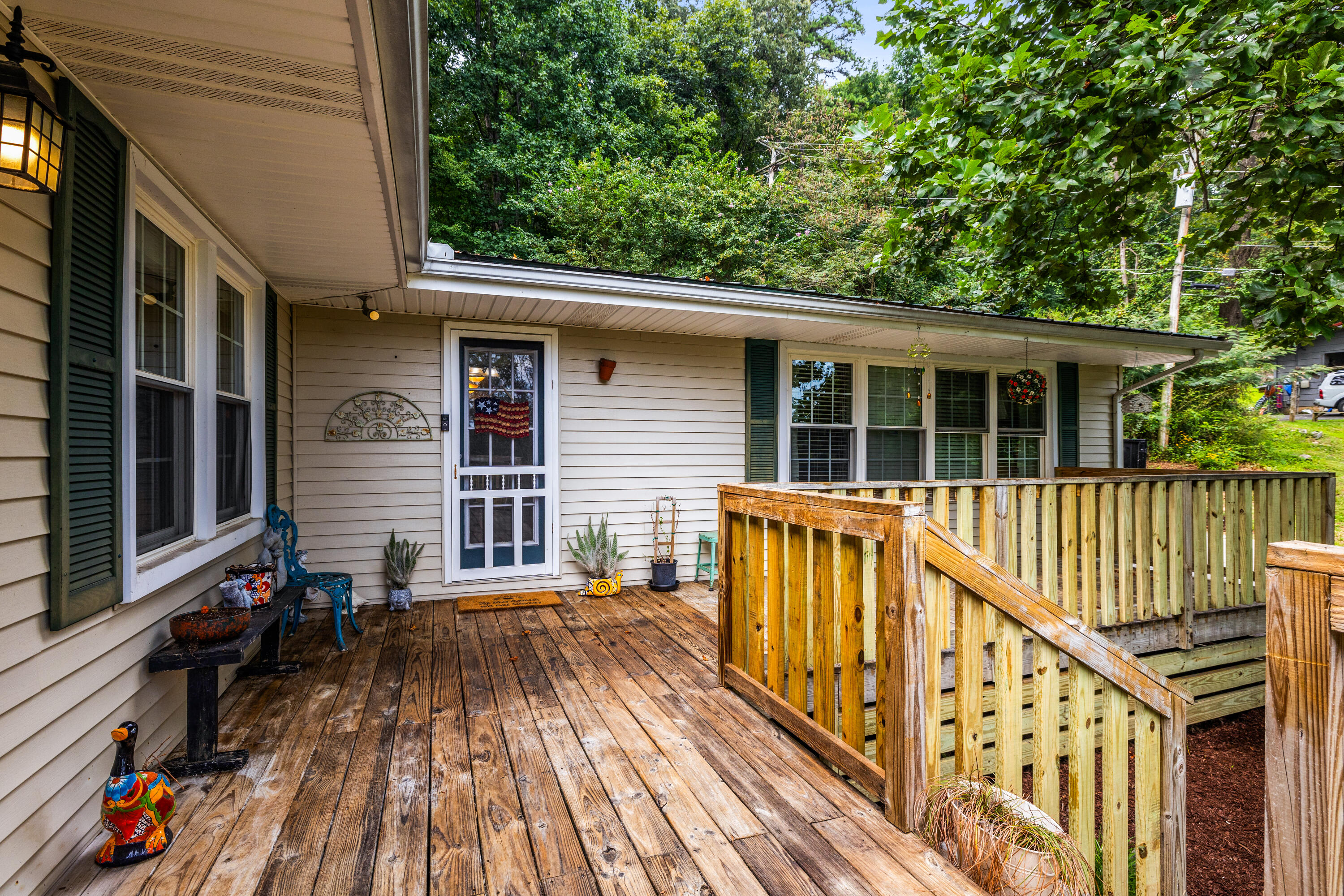 224 W Walden Circle