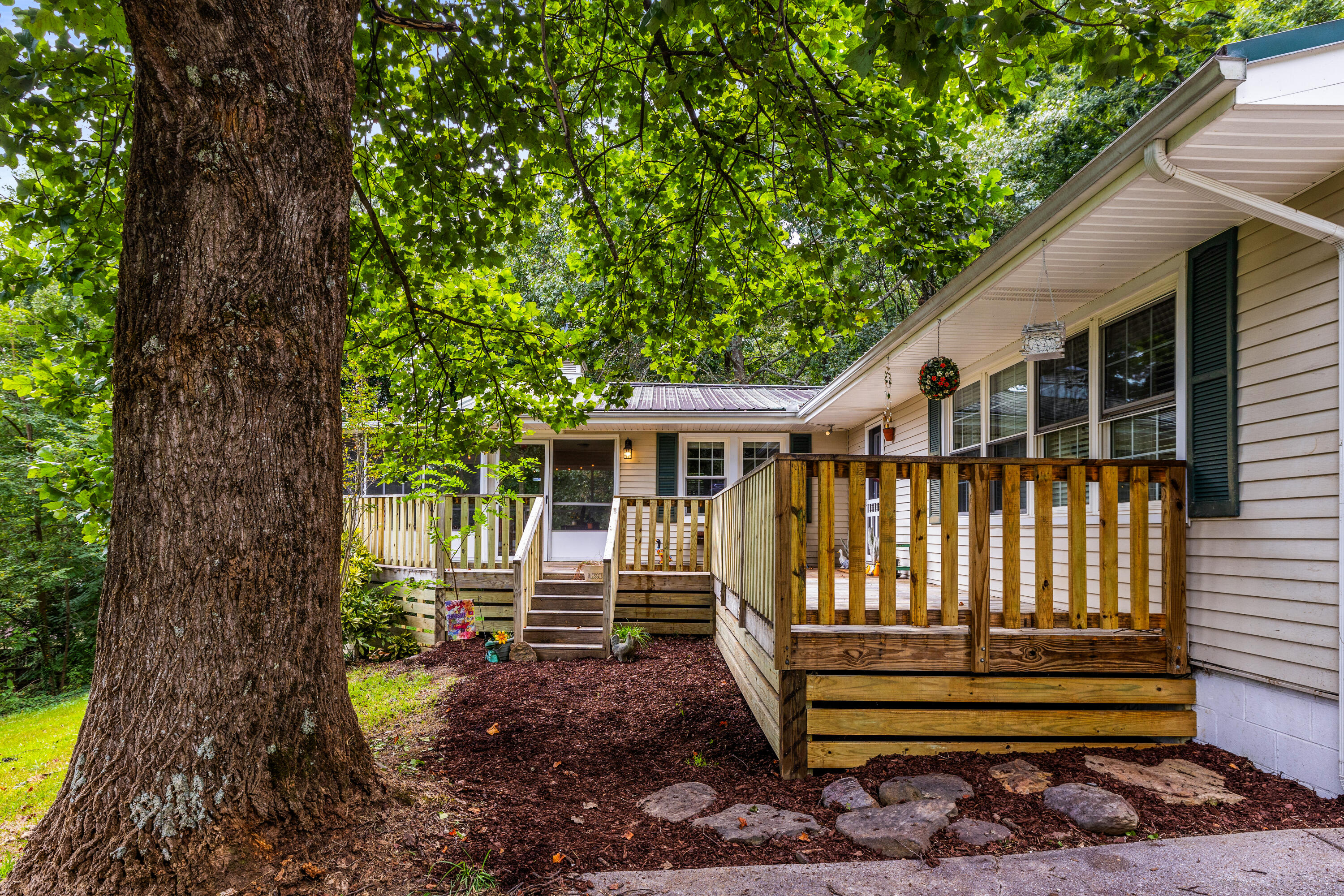 224 W Walden Circle