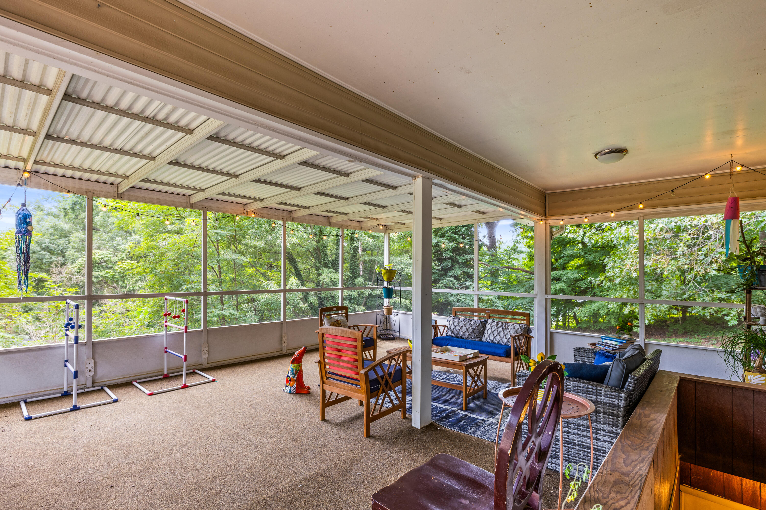 224 W Walden Circle