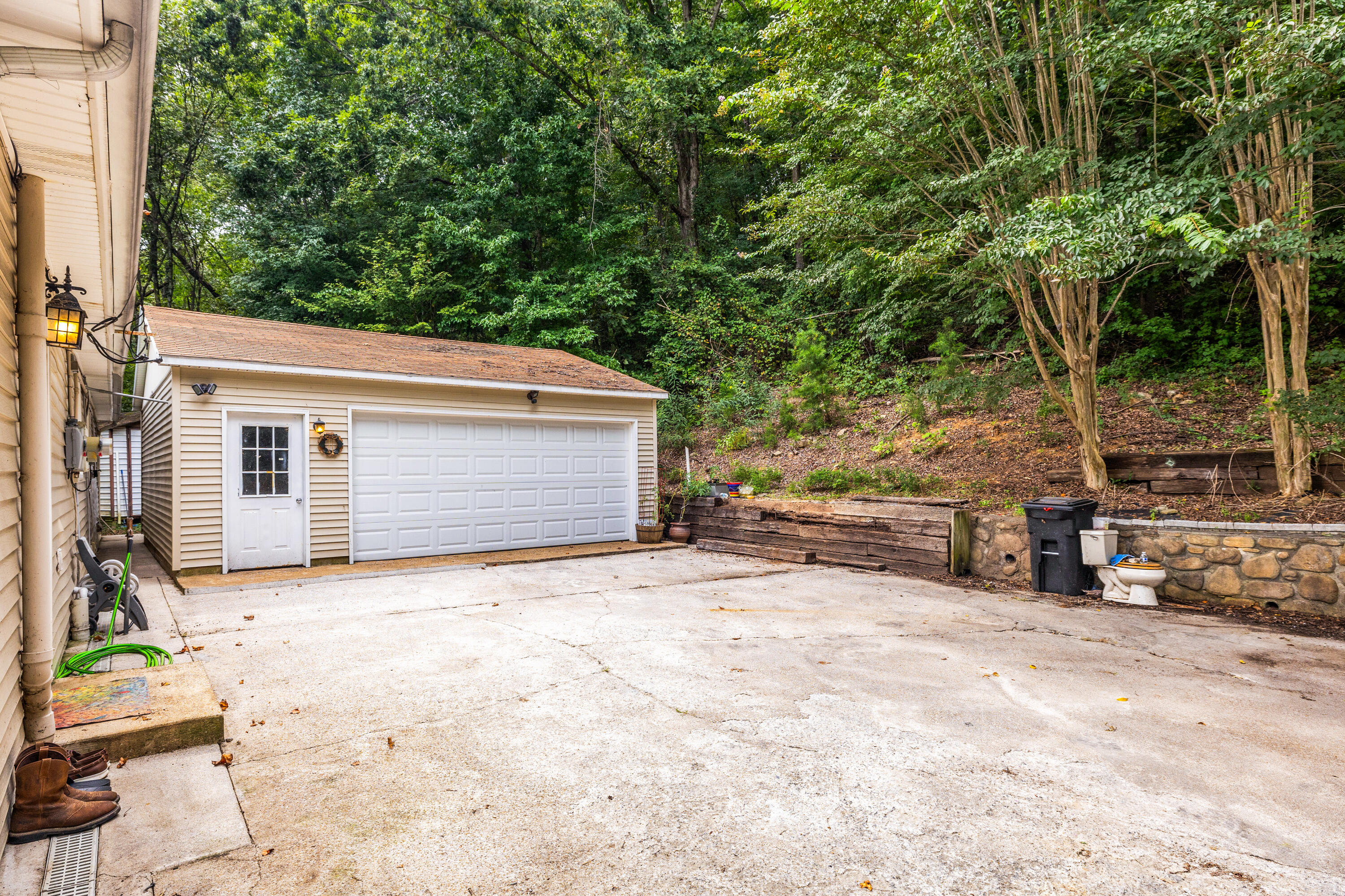 224 W Walden Circle