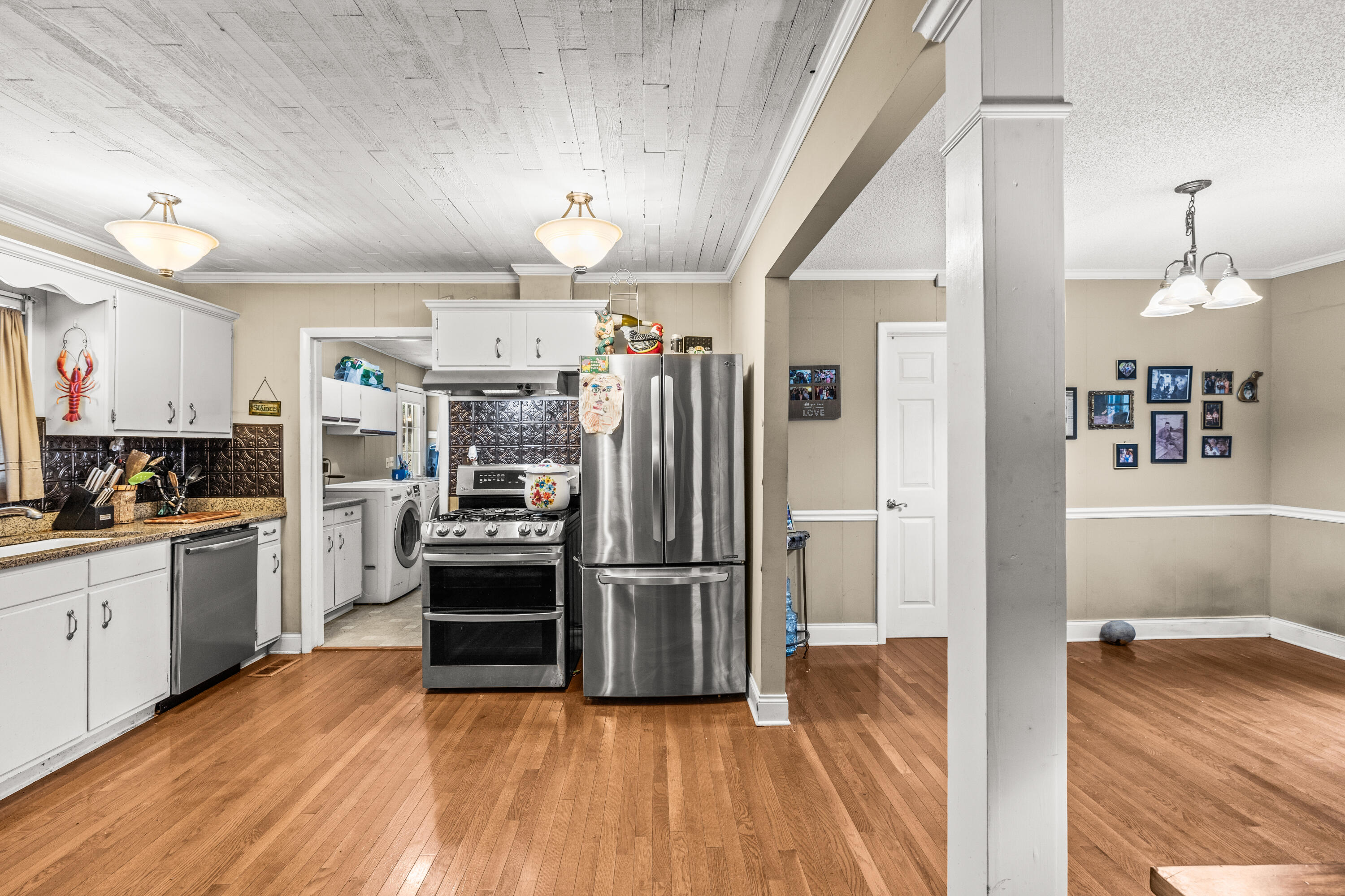 224 W Walden Circle
