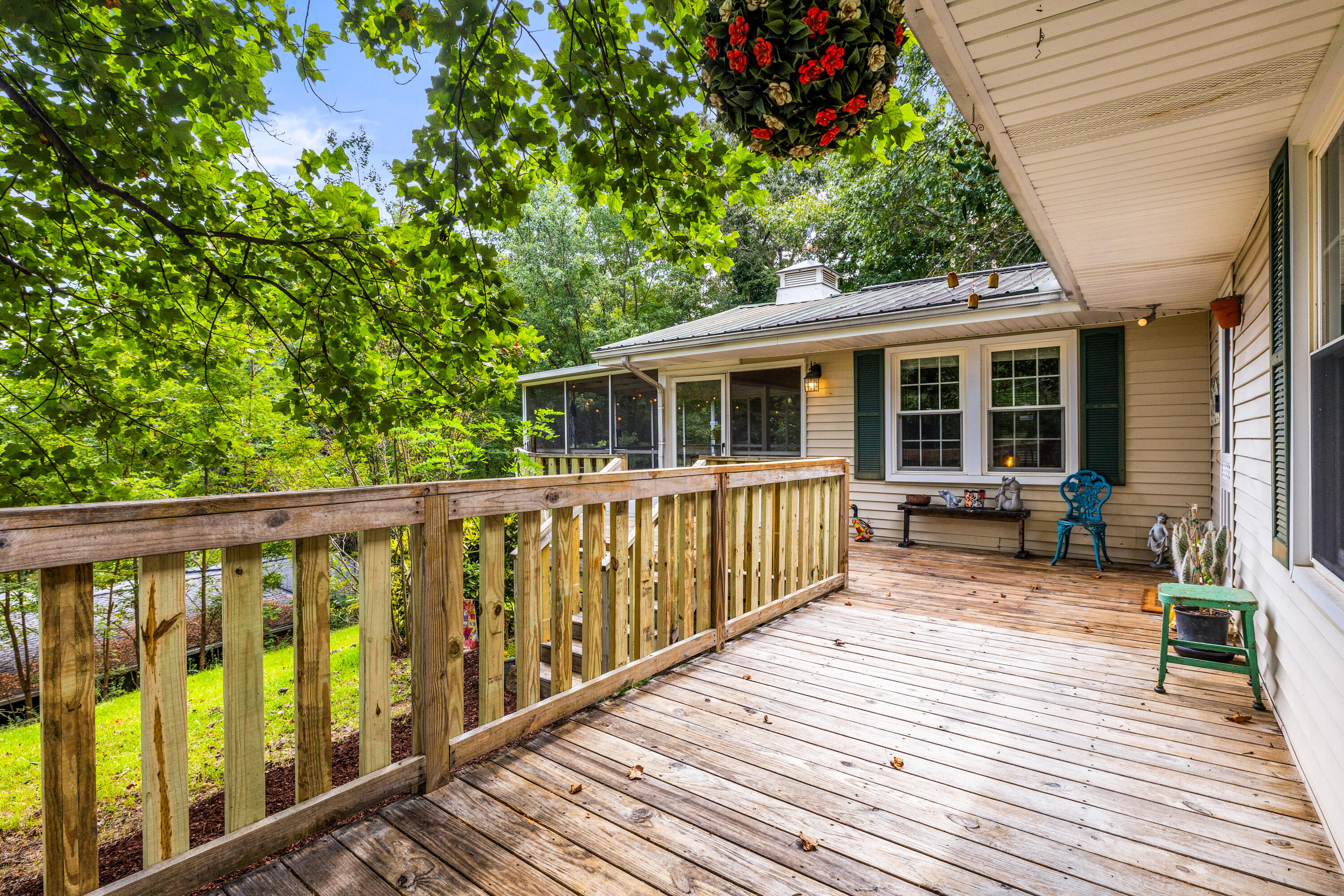 224 W Walden Circle