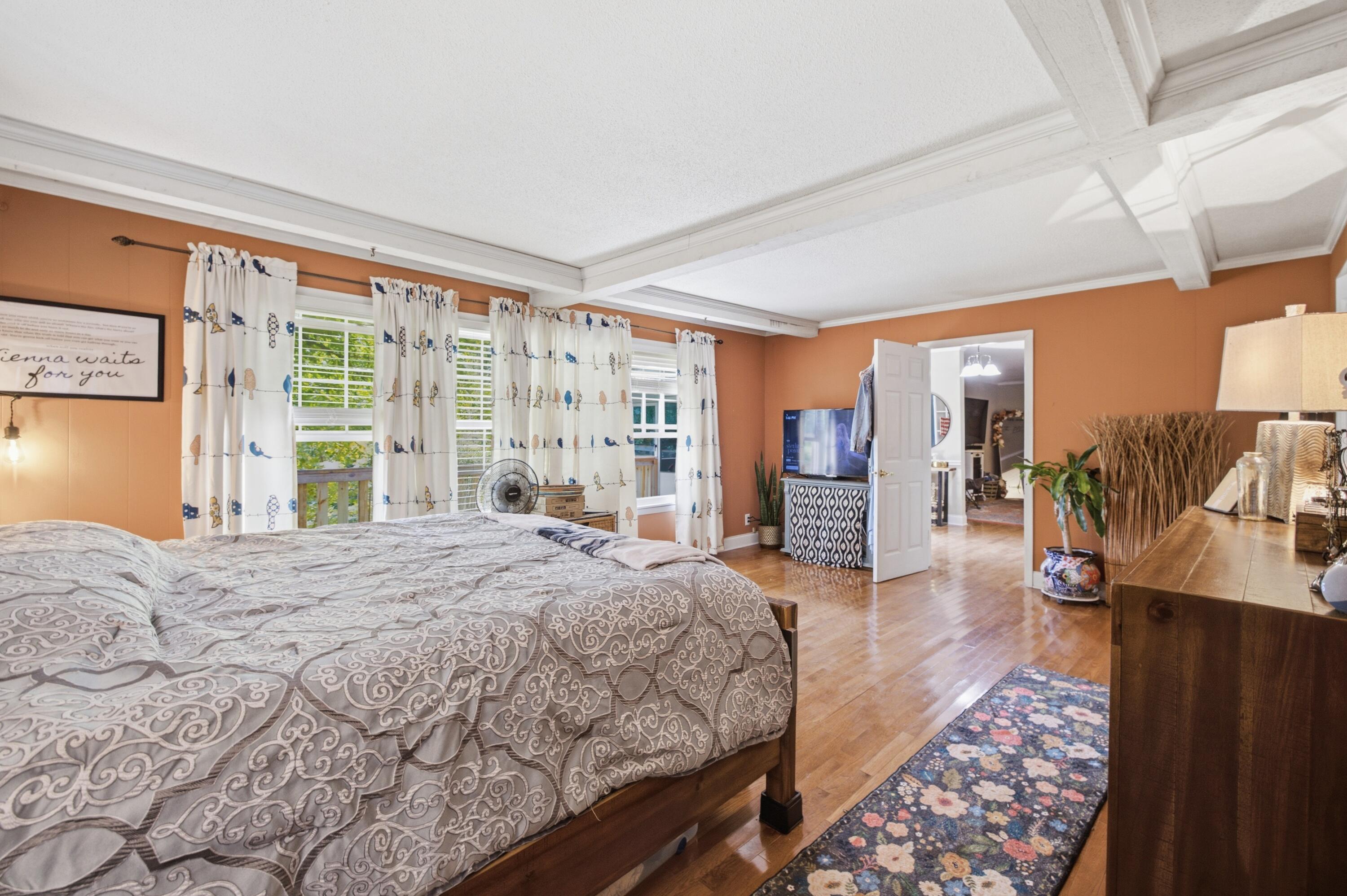 224 W Walden Circle