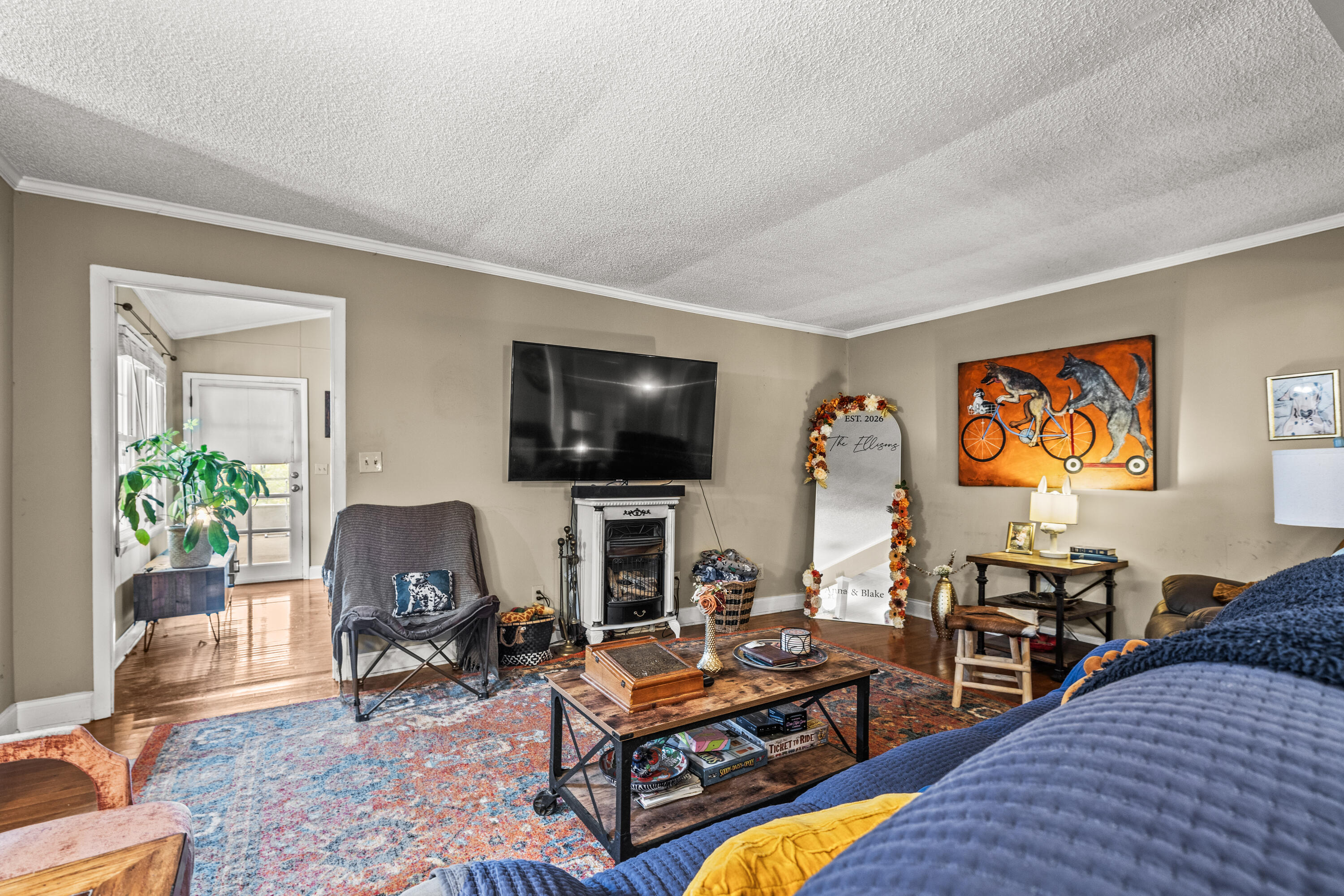 224 W Walden Circle