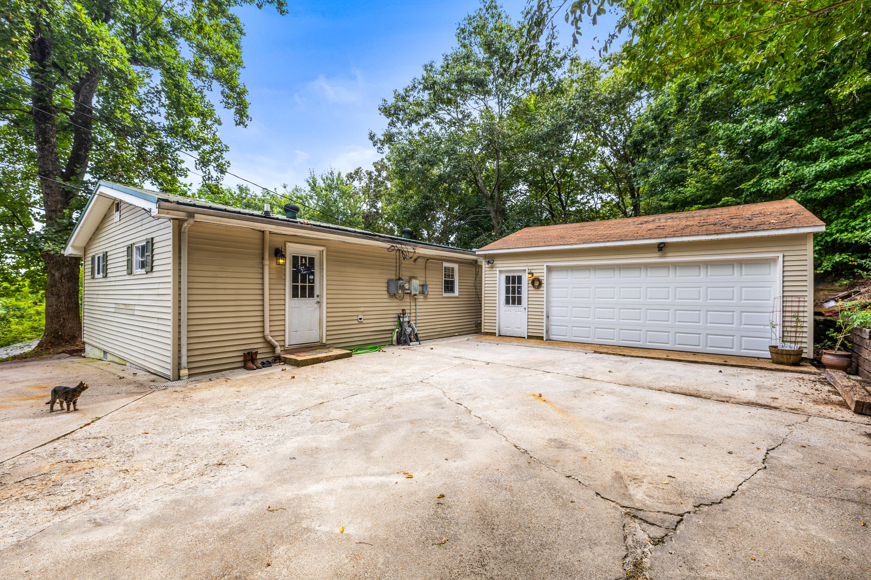 224 W Walden Circle