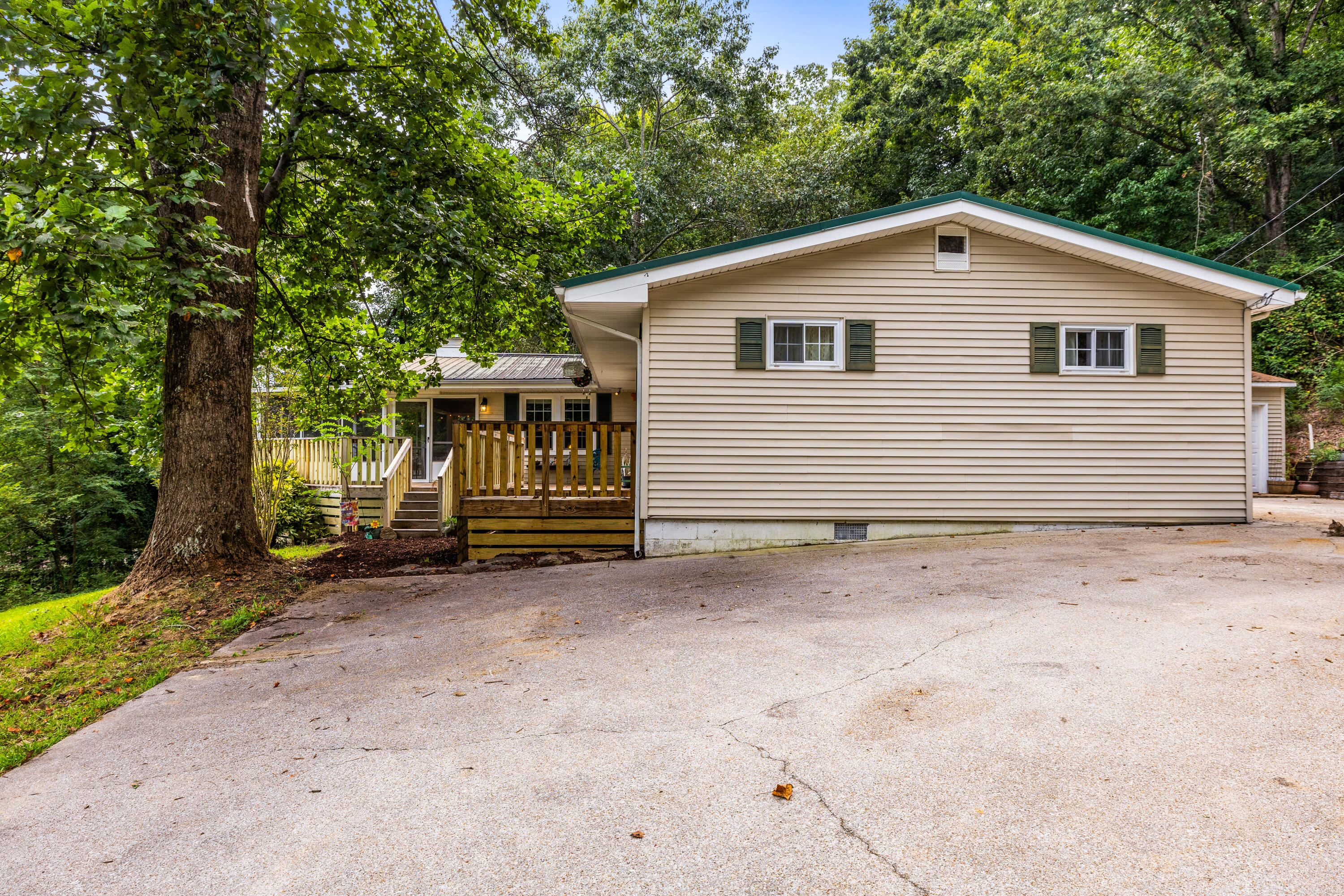 224 W Walden Circle