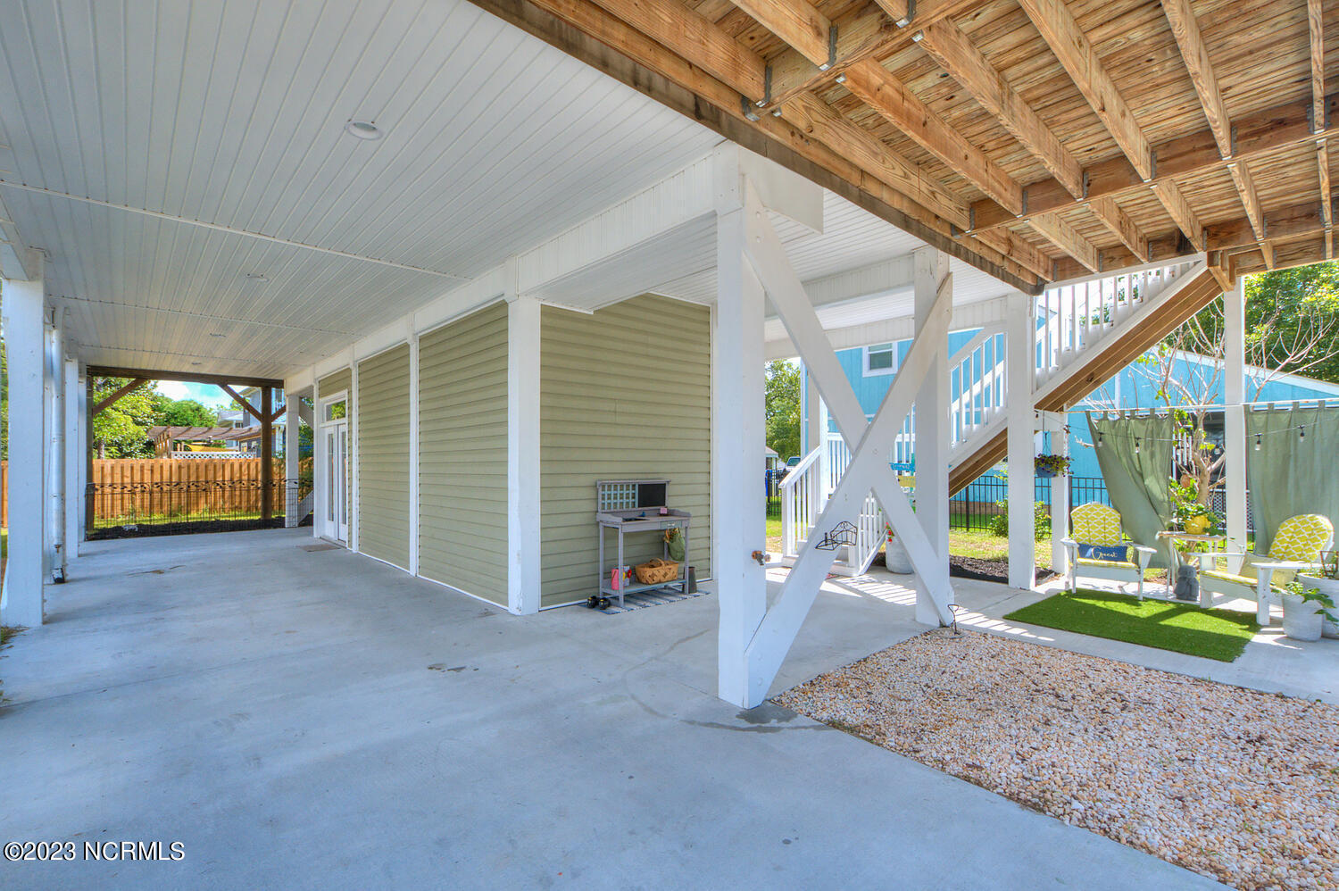 1404 W Oak Island Drive