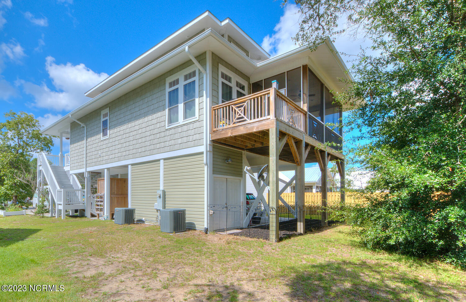 1404 W Oak Island Drive