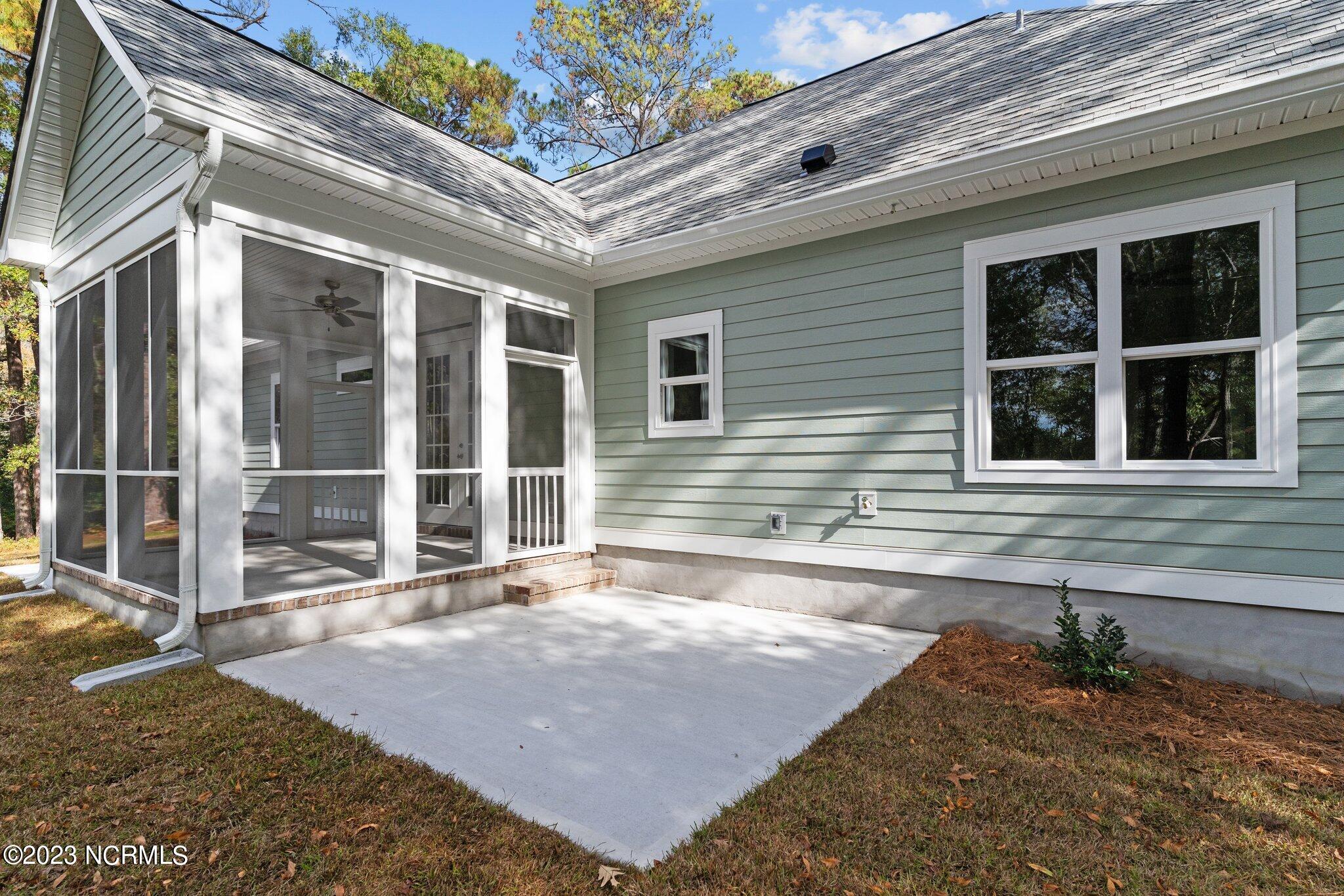 3177 Island Drive SE