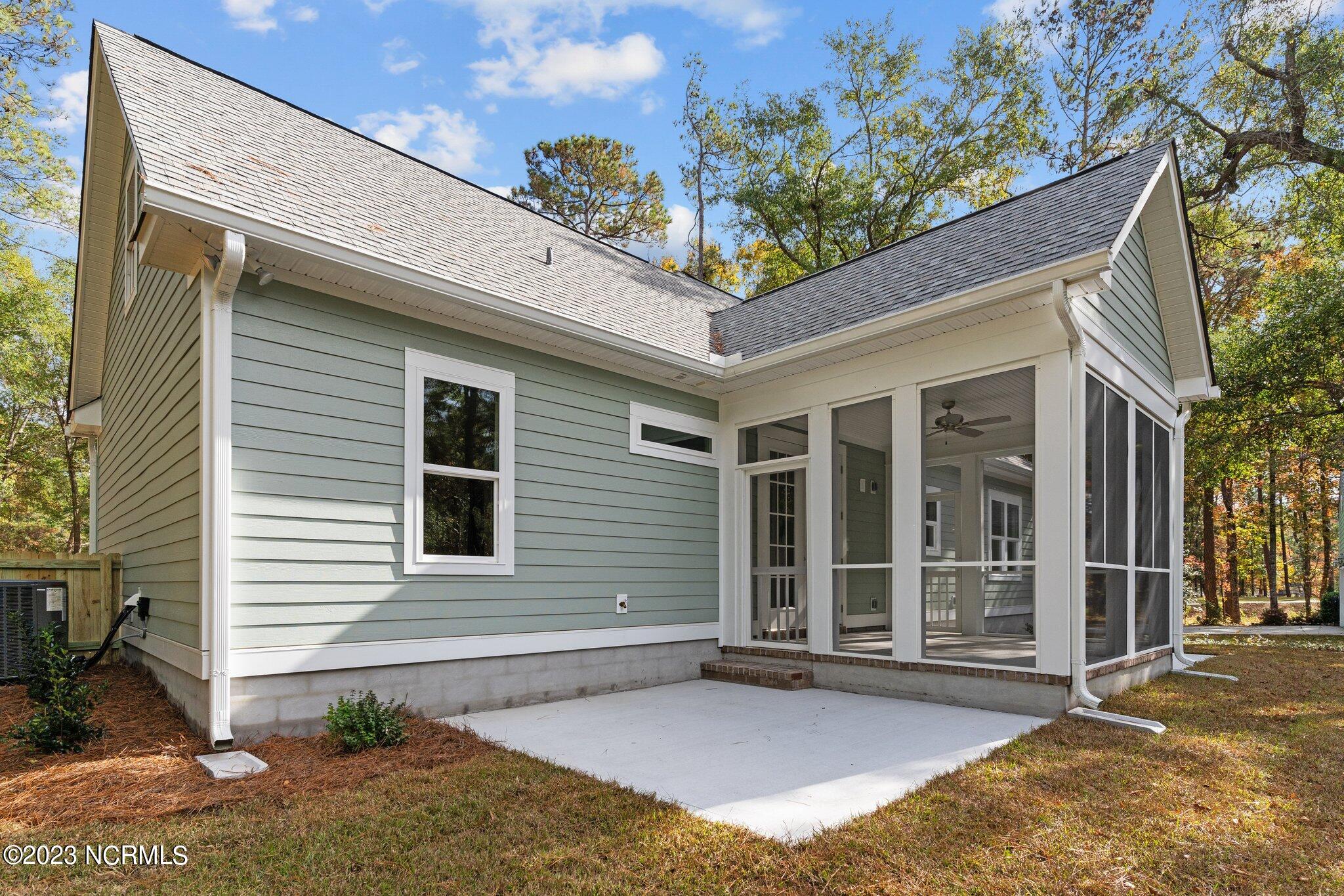 3177 Island Drive SE