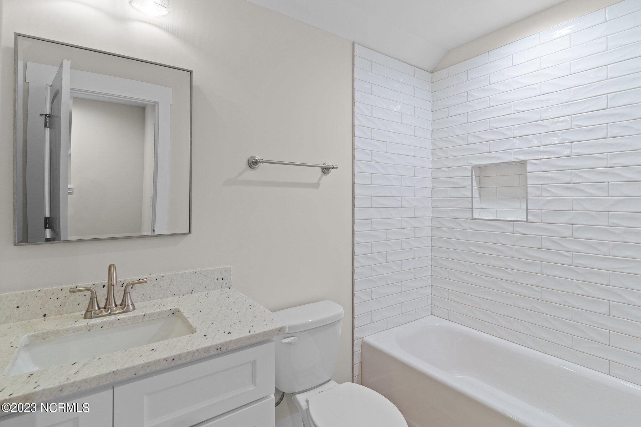 3177 Island Drive SE