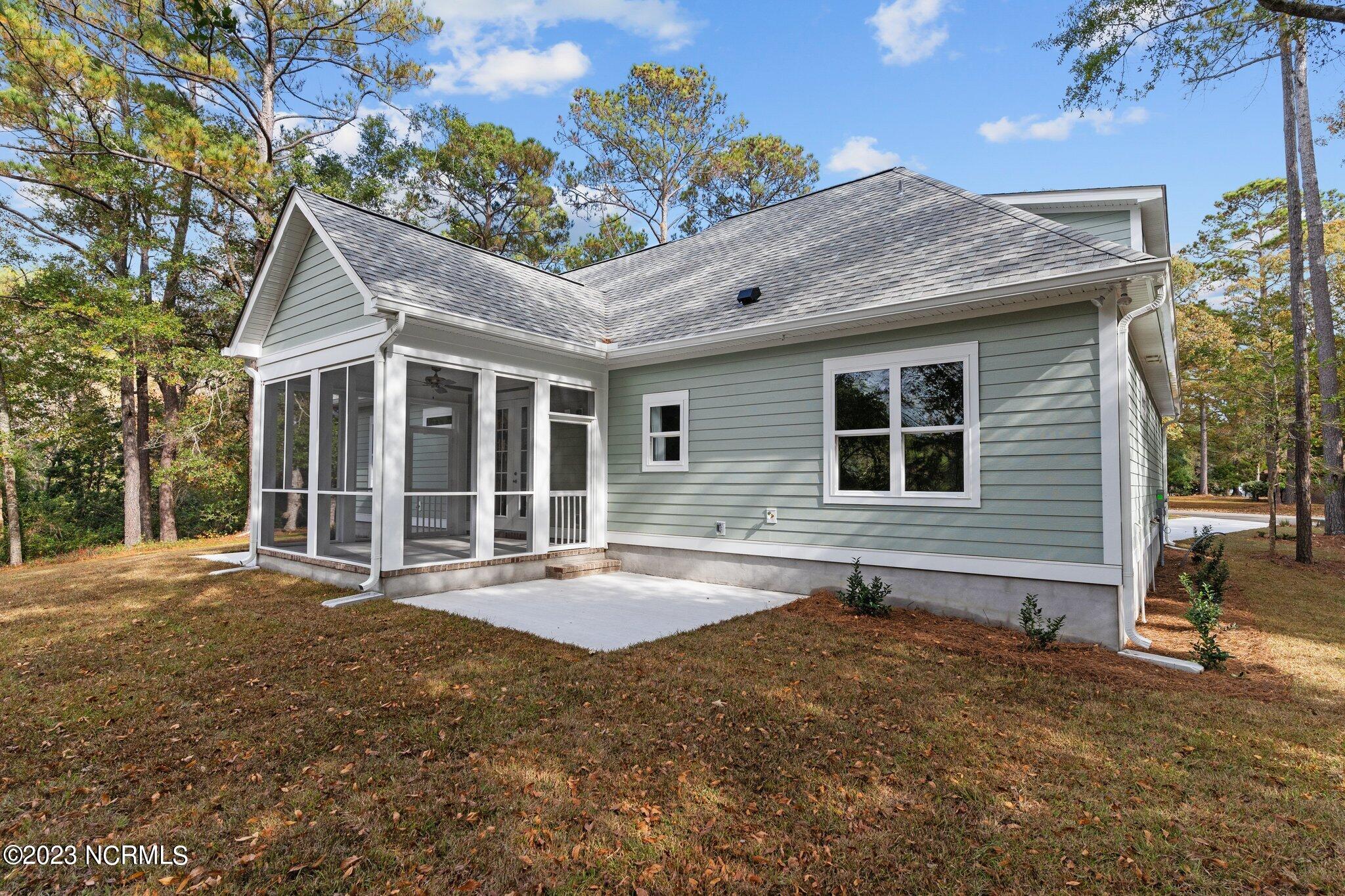 3177 Island Drive SE