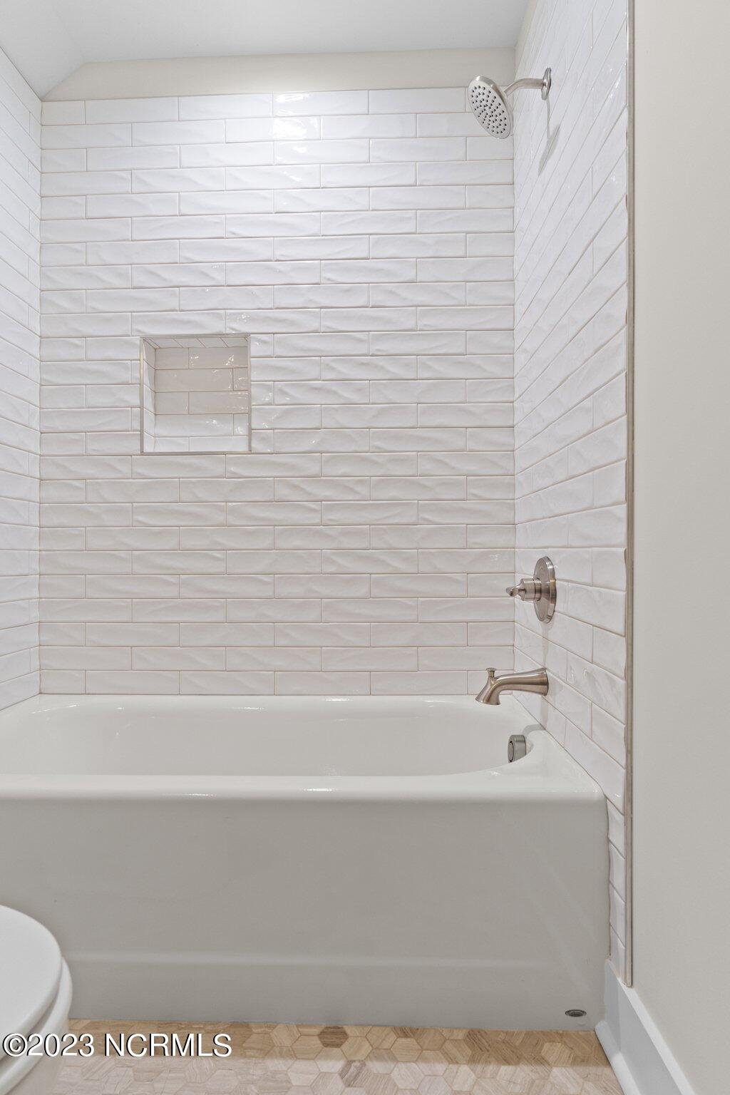 3177 Island Drive SE