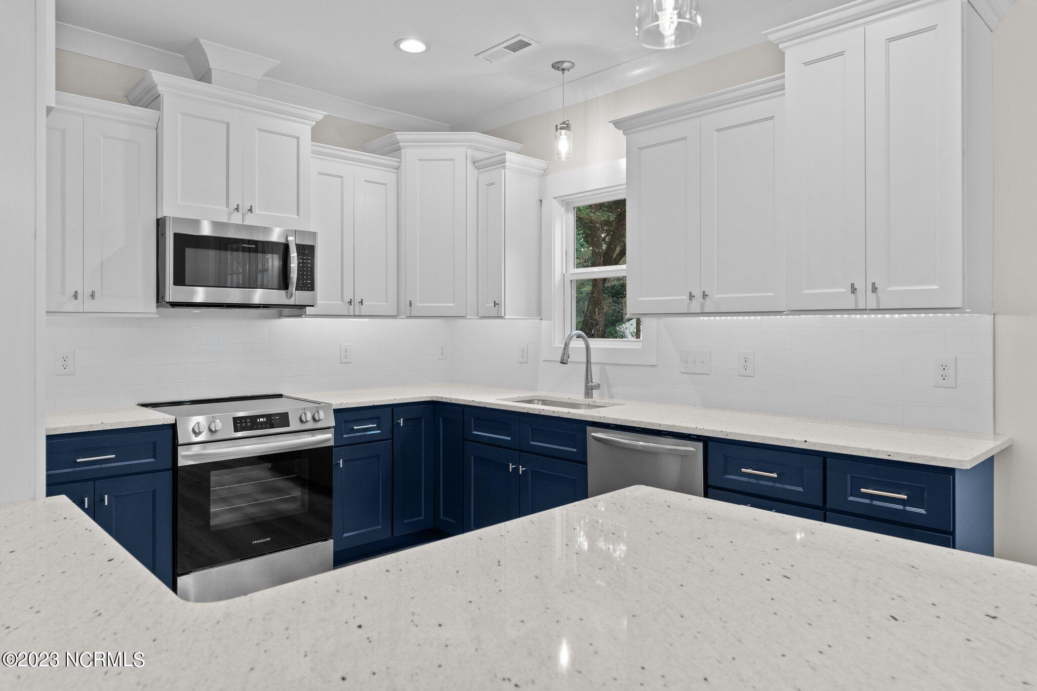 3177 Island Drive SE