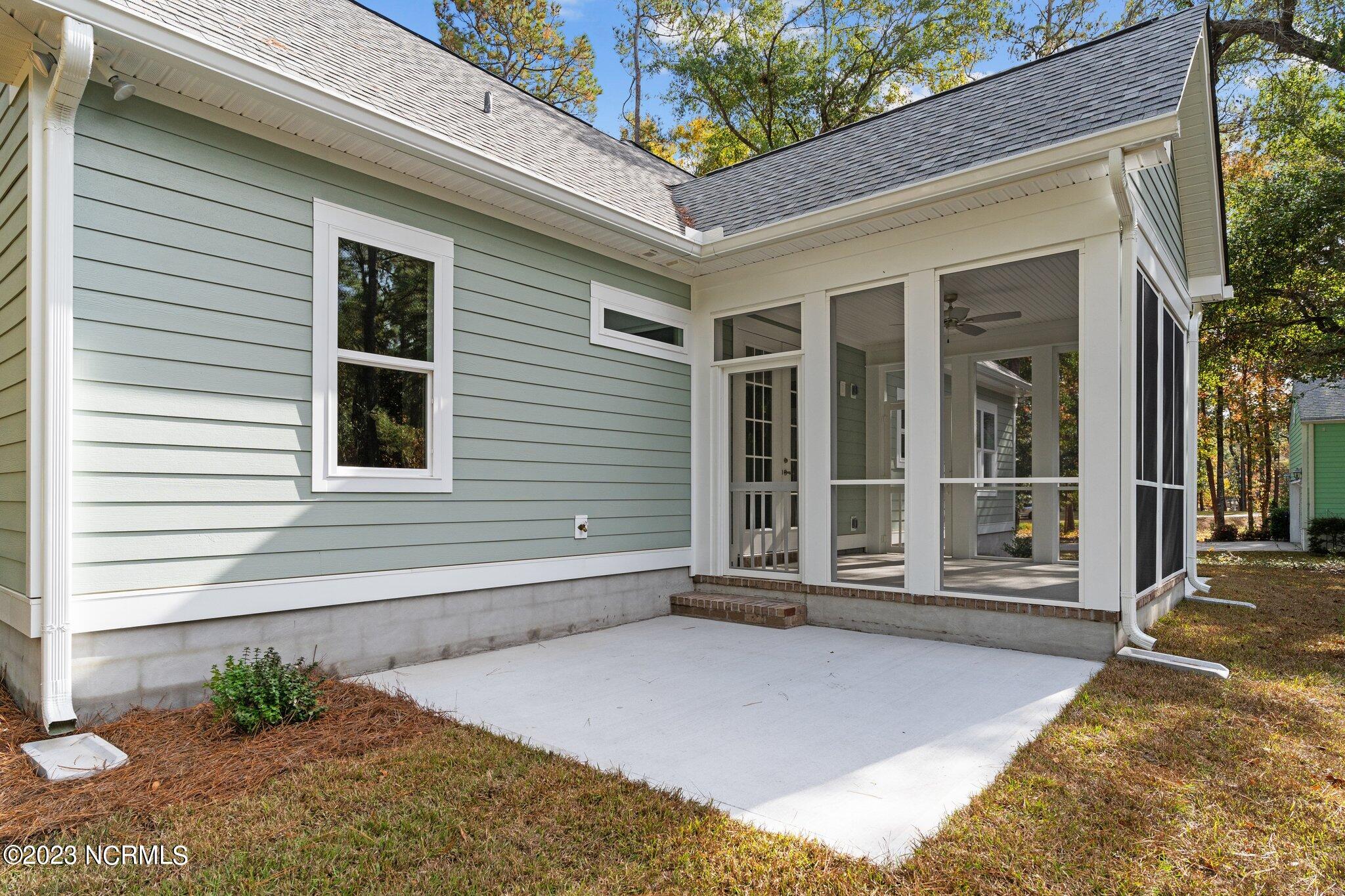 3177 Island Drive SE