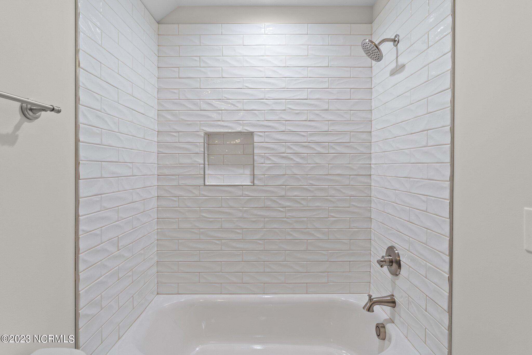 3177 Island Drive SE