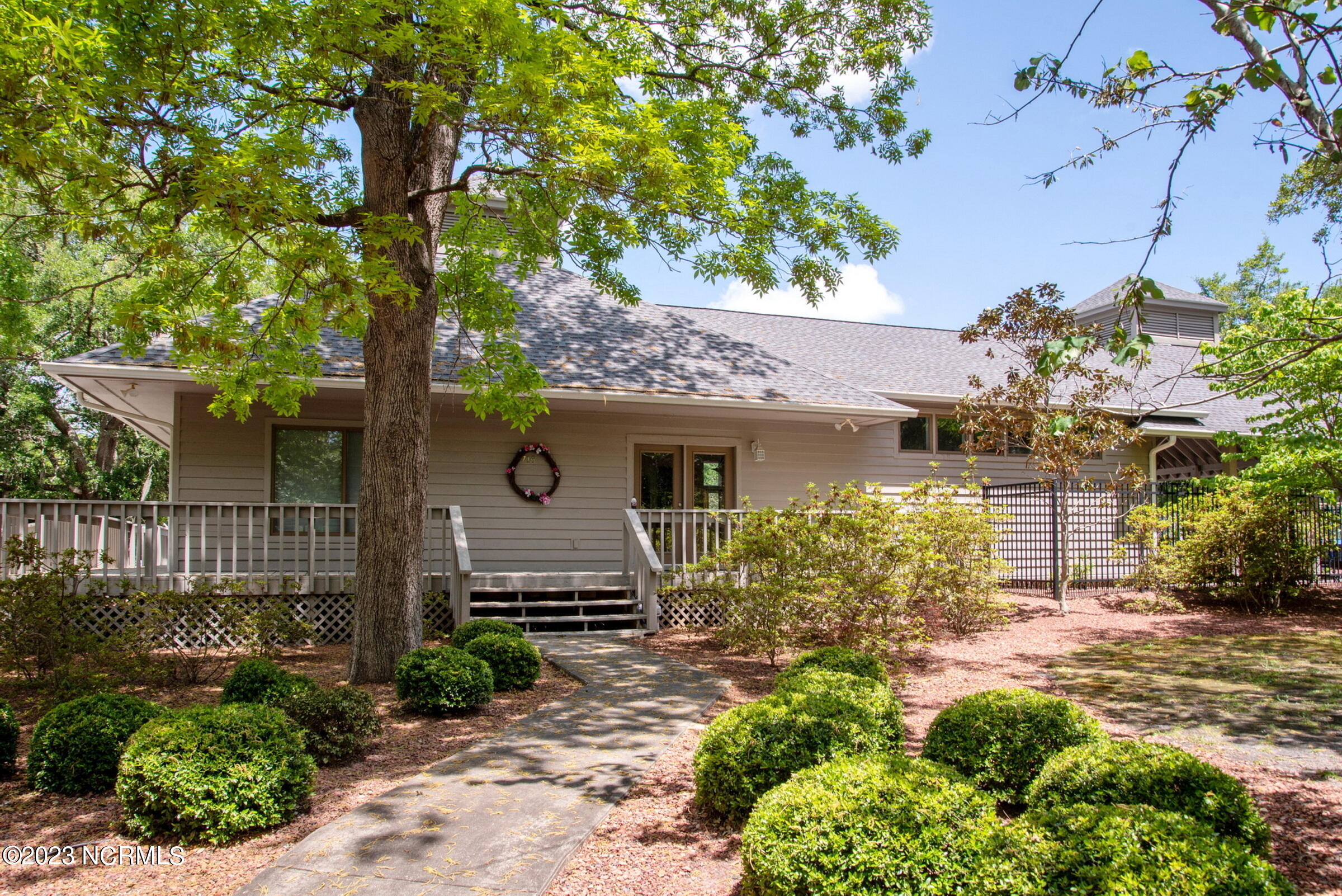 674 Beachwood Drive SE