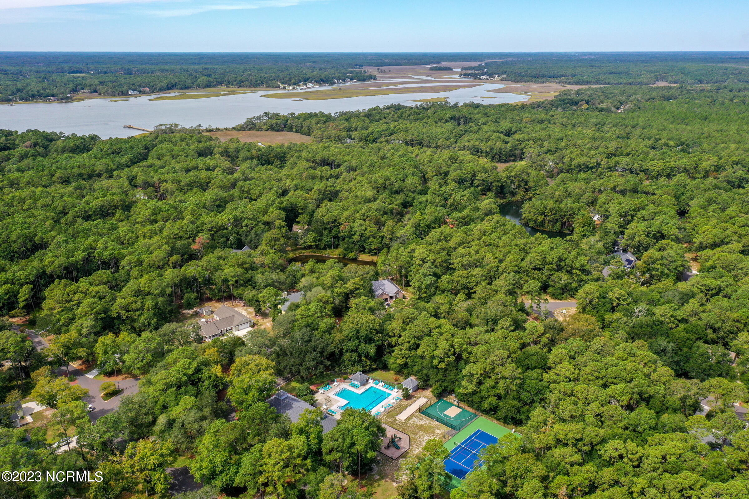 674 Beachwood Drive SE