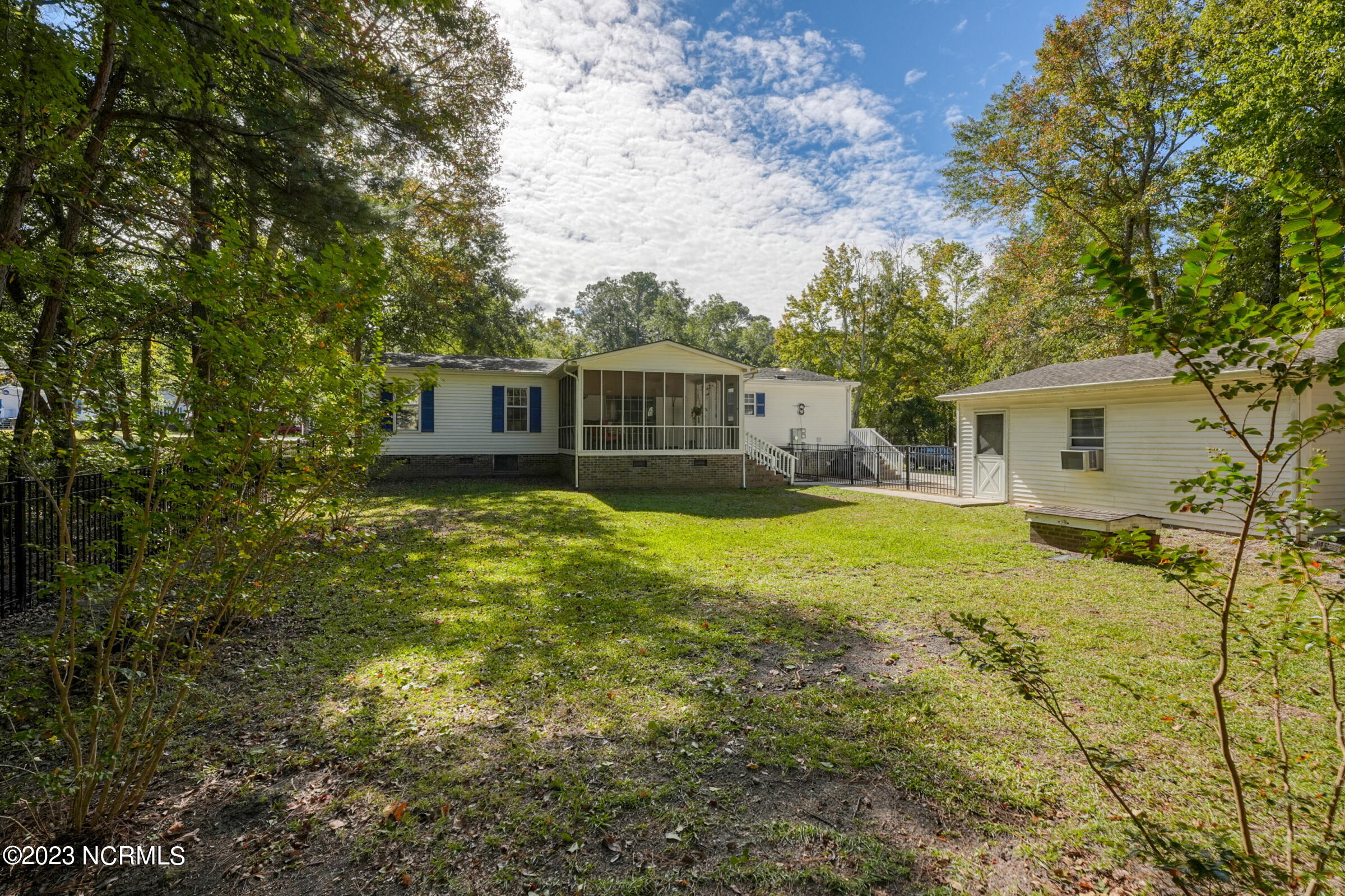 674 Beachwood Drive SE