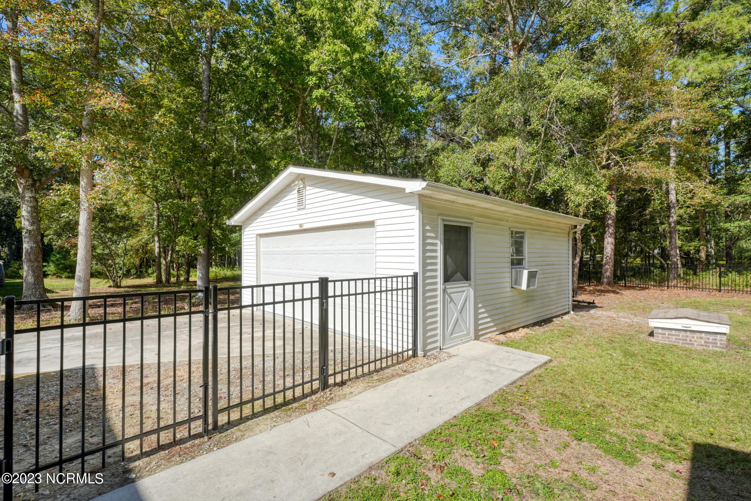 674 Beachwood Drive SE