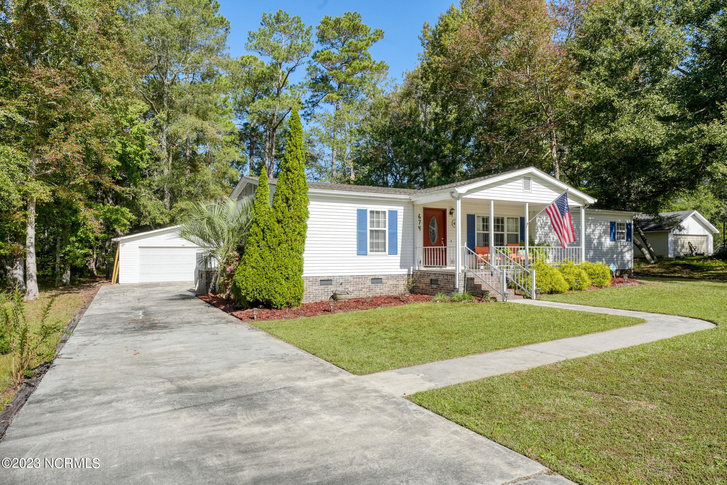 674 Beachwood Drive SE