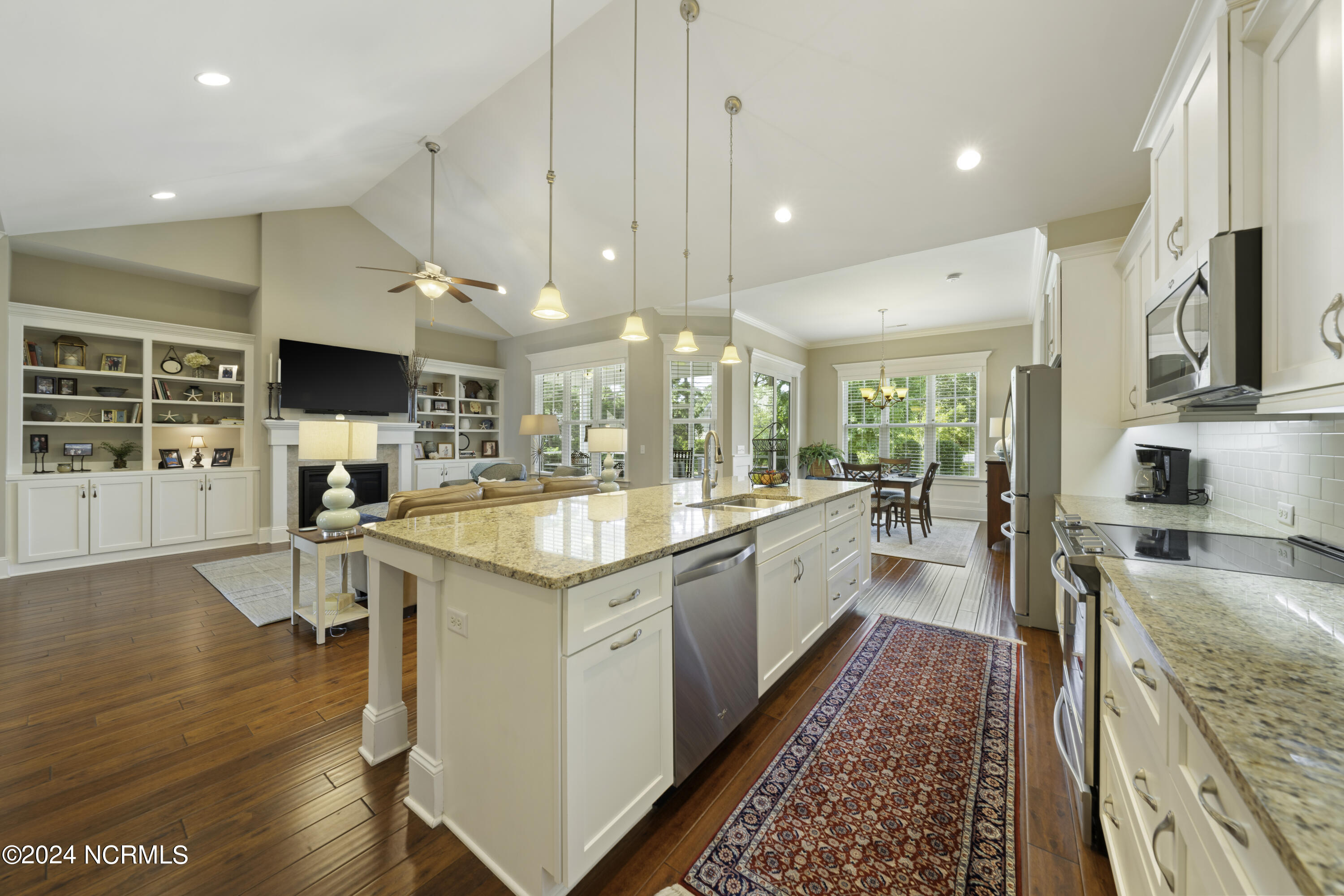 2926 Moorings Way SE