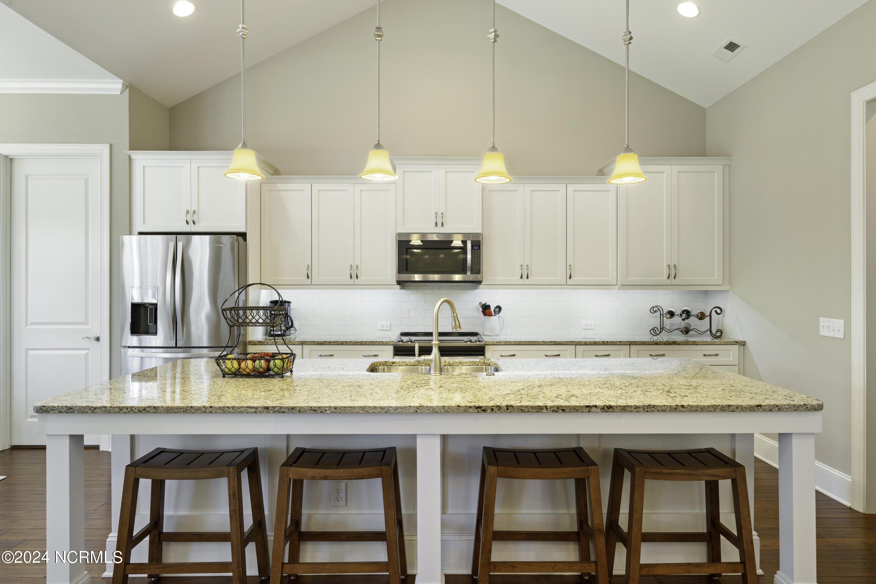 2926 Moorings Way SE