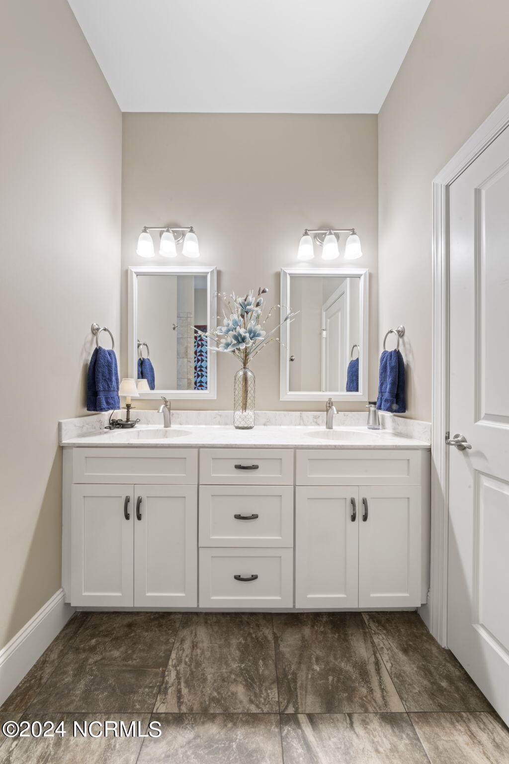 2926 Moorings Way SE