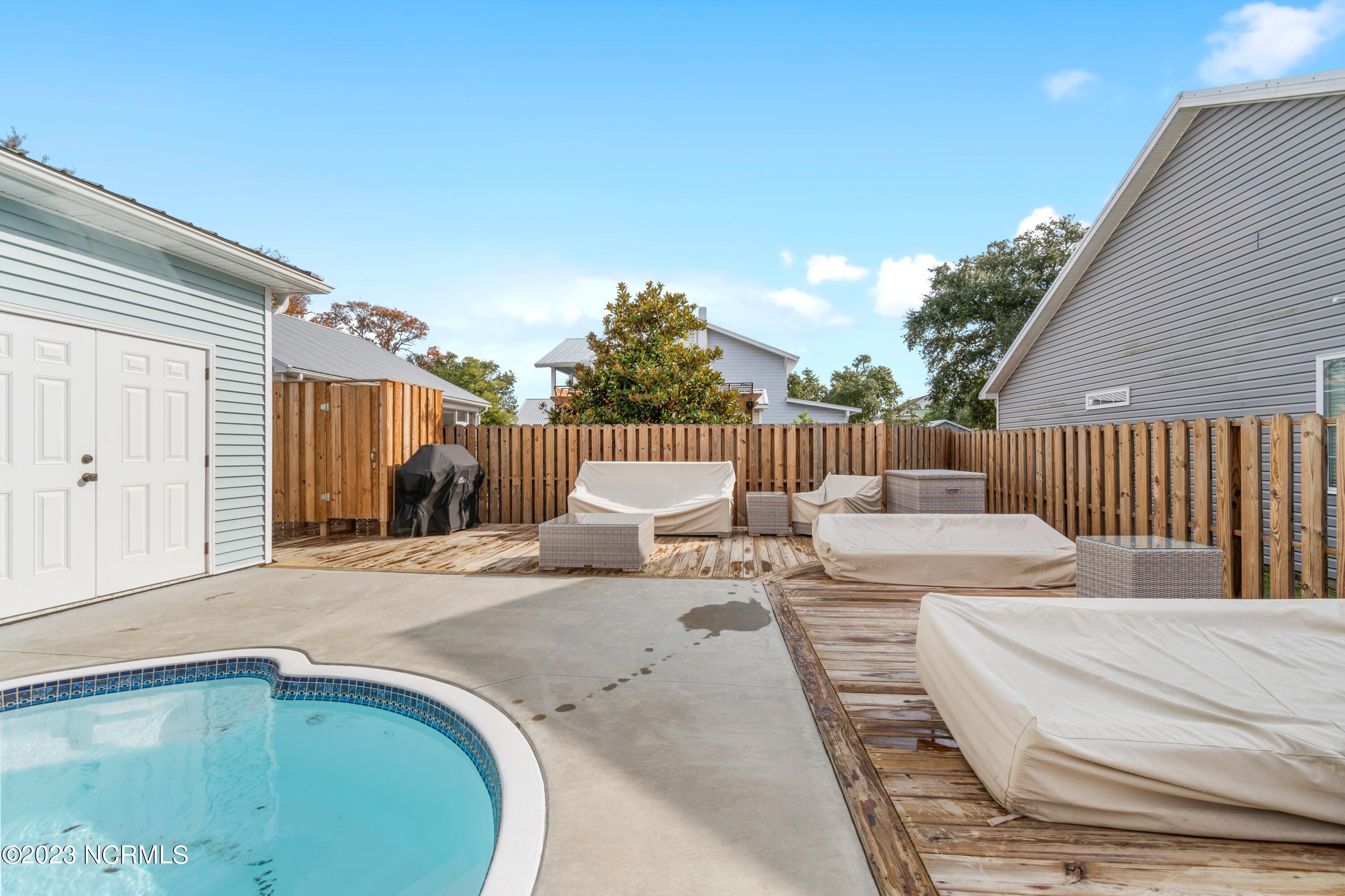 707 W Oak Island Drive