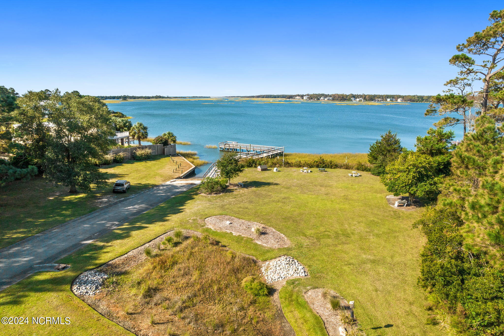 2988 Island Drive SE