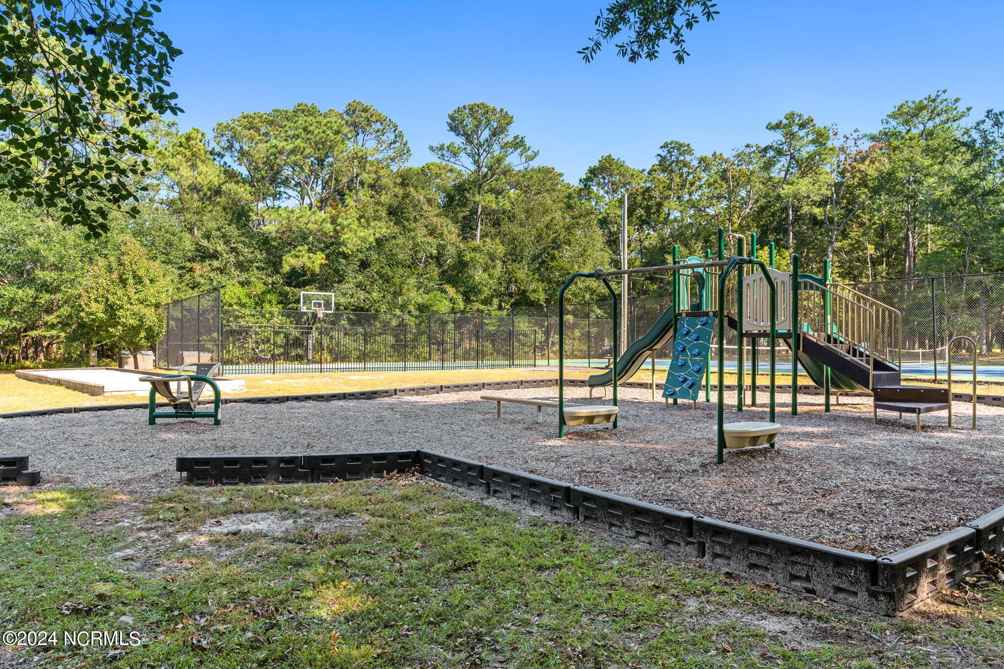 2988 Island Drive SE