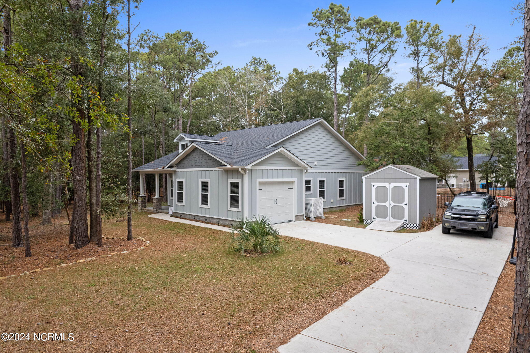 2988 Island Drive SE